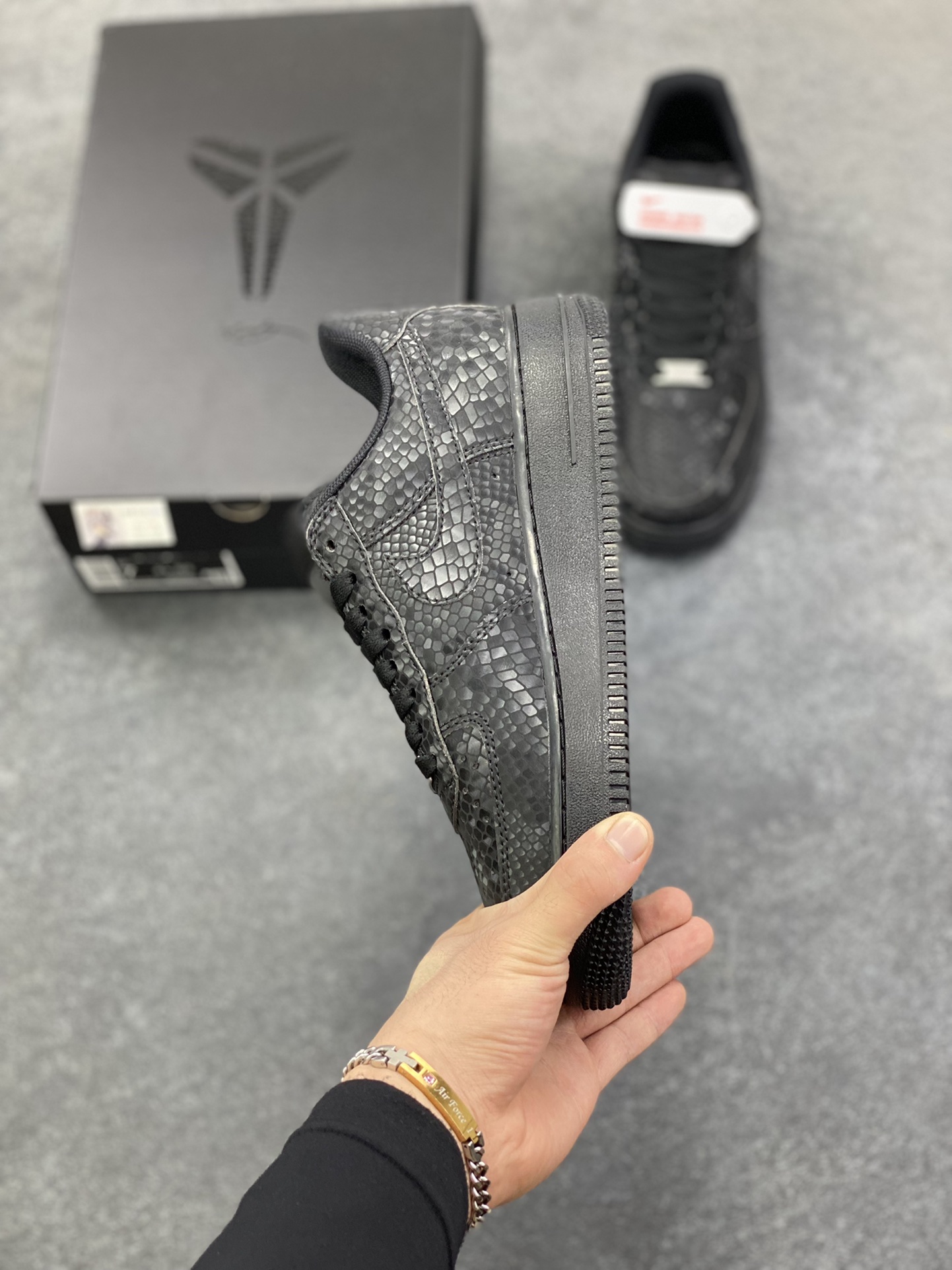 图片[3]-Nike Air Force 1 Low “Kobe Bryant”黑蛇纹科比限定 空军一号低帮休闲板鞋 原楦头原纸板 打造纯正空军版型#专注外贸渠道 全掌内置蜂窝气垫 #原盒配件 原厂中底钢印、拉帮完美 货号：IB0018-001 尺码：36 36.5 37.5 38 38.5 39 40 40.5 41 42 42.5 43 44 44.5 45-选品中心