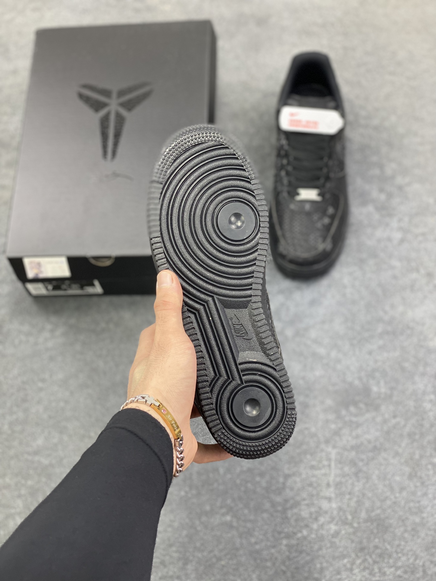 图片[5]-Nike Air Force 1 Low “Kobe Bryant”黑蛇纹科比限定 空军一号低帮休闲板鞋 原楦头原纸板 打造纯正空军版型#专注外贸渠道 全掌内置蜂窝气垫 #原盒配件 原厂中底钢印、拉帮完美 货号：IB0018-001 尺码：36 36.5 37.5 38 38.5 39 40 40.5 41 42 42.5 43 44 44.5 45-选品中心