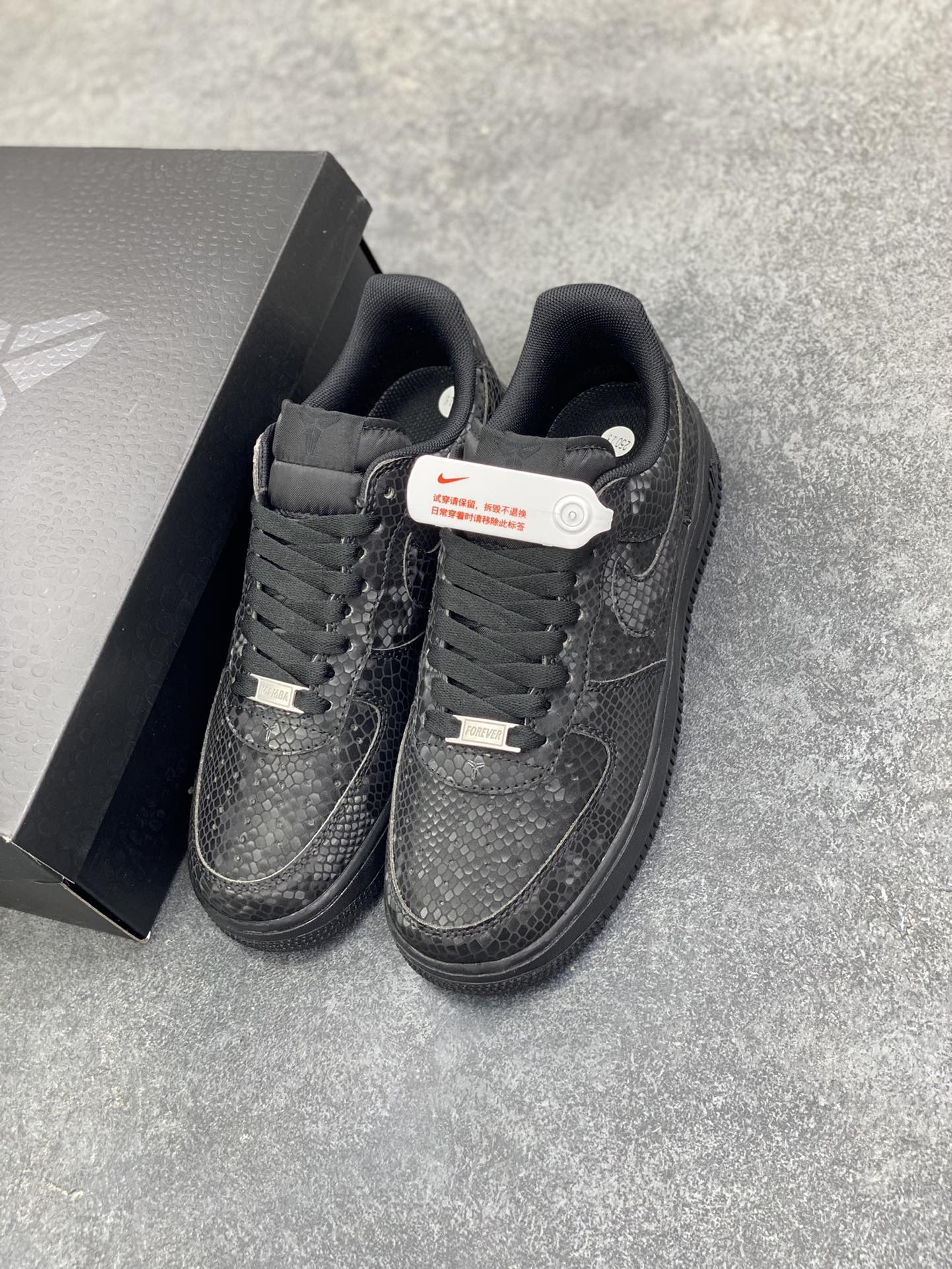 图片[8]-Nike Air Force 1 Low “Kobe Bryant”黑蛇纹科比限定 空军一号低帮休闲板鞋 原楦头原纸板 打造纯正空军版型#专注外贸渠道 全掌内置蜂窝气垫 #原盒配件 原厂中底钢印、拉帮完美 货号：IB0018-001 尺码：36 36.5 37.5 38 38.5 39 40 40.5 41 42 42.5 43 44 44.5 45-选品中心