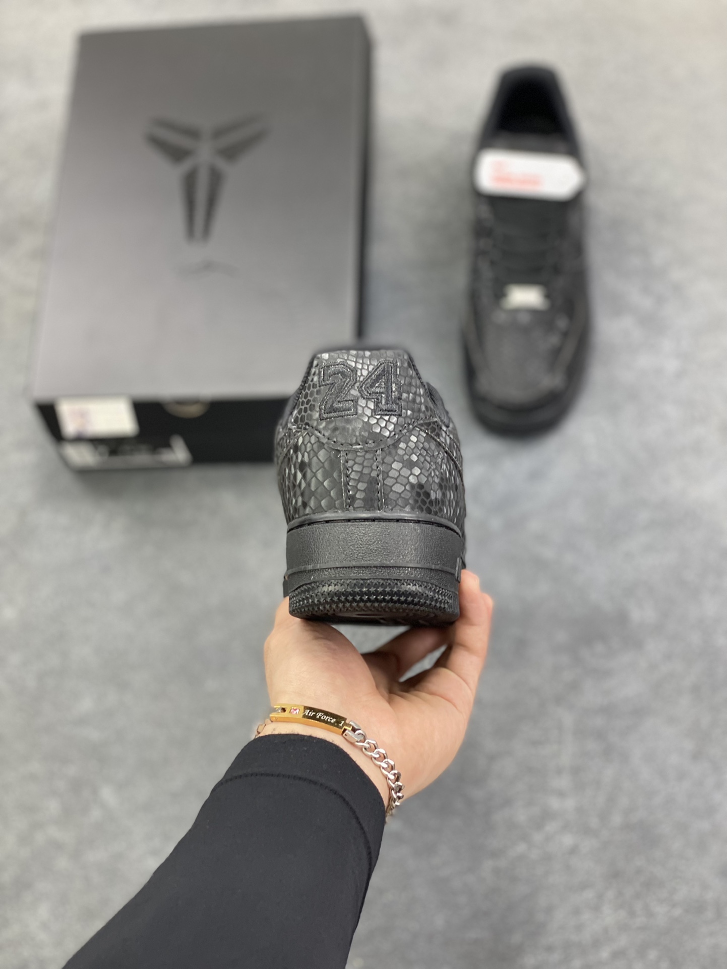 图片[4]-Nike Air Force 1 Low “Kobe Bryant”黑蛇纹科比限定 空军一号低帮休闲板鞋 原楦头原纸板 打造纯正空军版型#专注外贸渠道 全掌内置蜂窝气垫 #原盒配件 原厂中底钢印、拉帮完美 货号：IB0018-001 尺码：36 36.5 37.5 38 38.5 39 40 40.5 41 42 42.5 43 44 44.5 45-选品中心