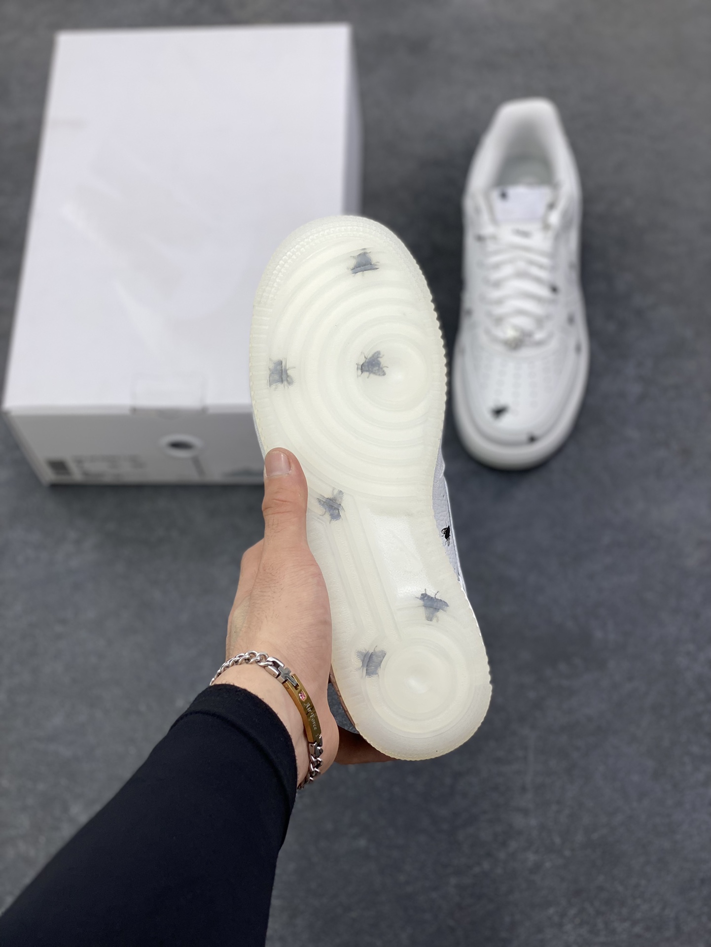 图片[5]-HY版本💯 Air Force 1 Low 苍蝇印花白色 原楦头原纸板 打造纯正空军版型 #专注外贸渠道 全掌内置蜂窝气垫 #原盒配件 原厂中底钢印、拉帮完美 货号：IM3081-100 尺码：36 36.5 37.5 38 38.5 39 40 40.5 41 42 42.5 43 44 44.5 45 46-选品中心
