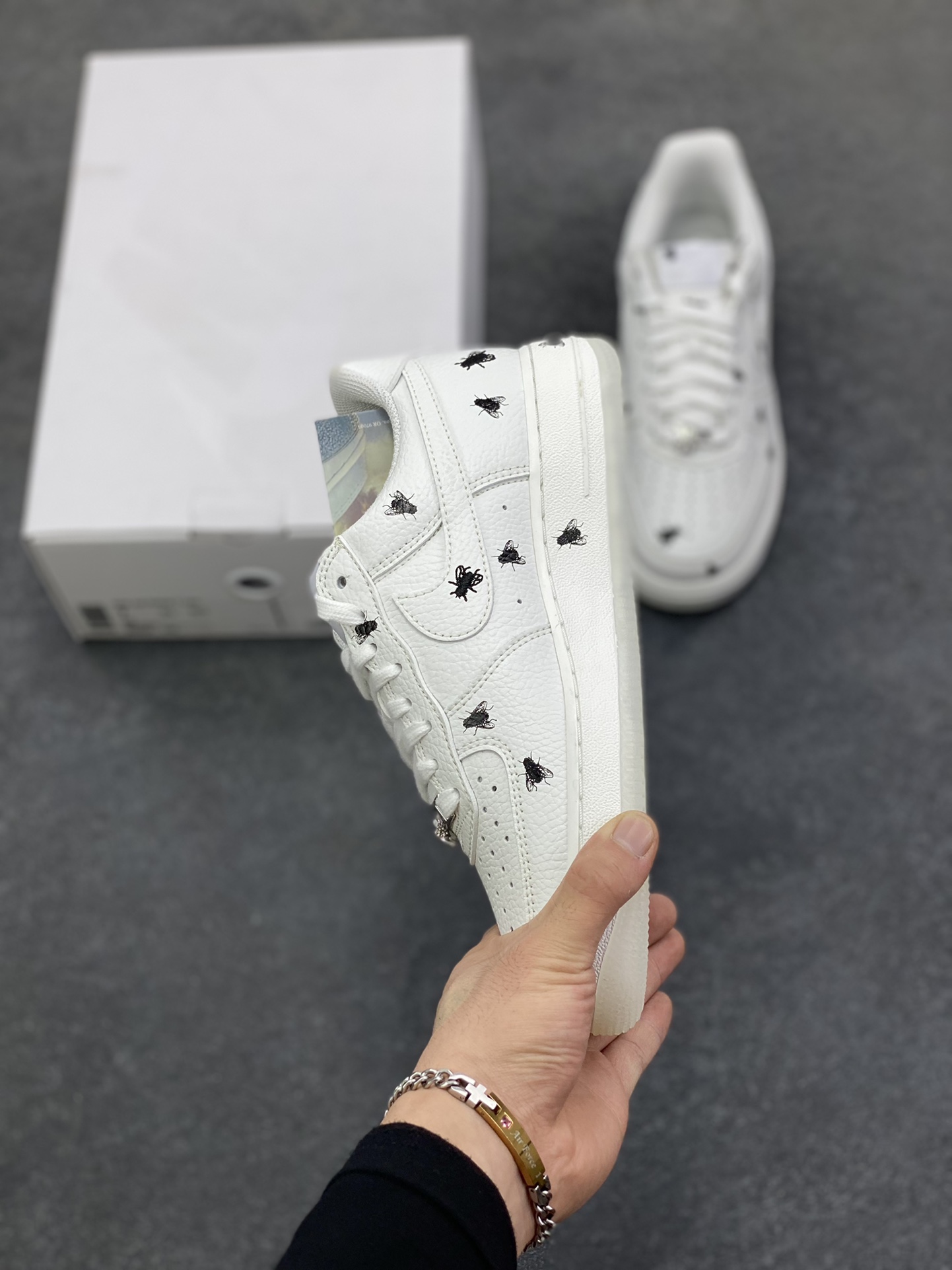 图片[3]-HY版本💯 Air Force 1 Low 苍蝇印花白色 原楦头原纸板 打造纯正空军版型 #专注外贸渠道 全掌内置蜂窝气垫 #原盒配件 原厂中底钢印、拉帮完美 货号：IM3081-100 尺码：36 36.5 37.5 38 38.5 39 40 40.5 41 42 42.5 43 44 44.5 45 46-选品中心