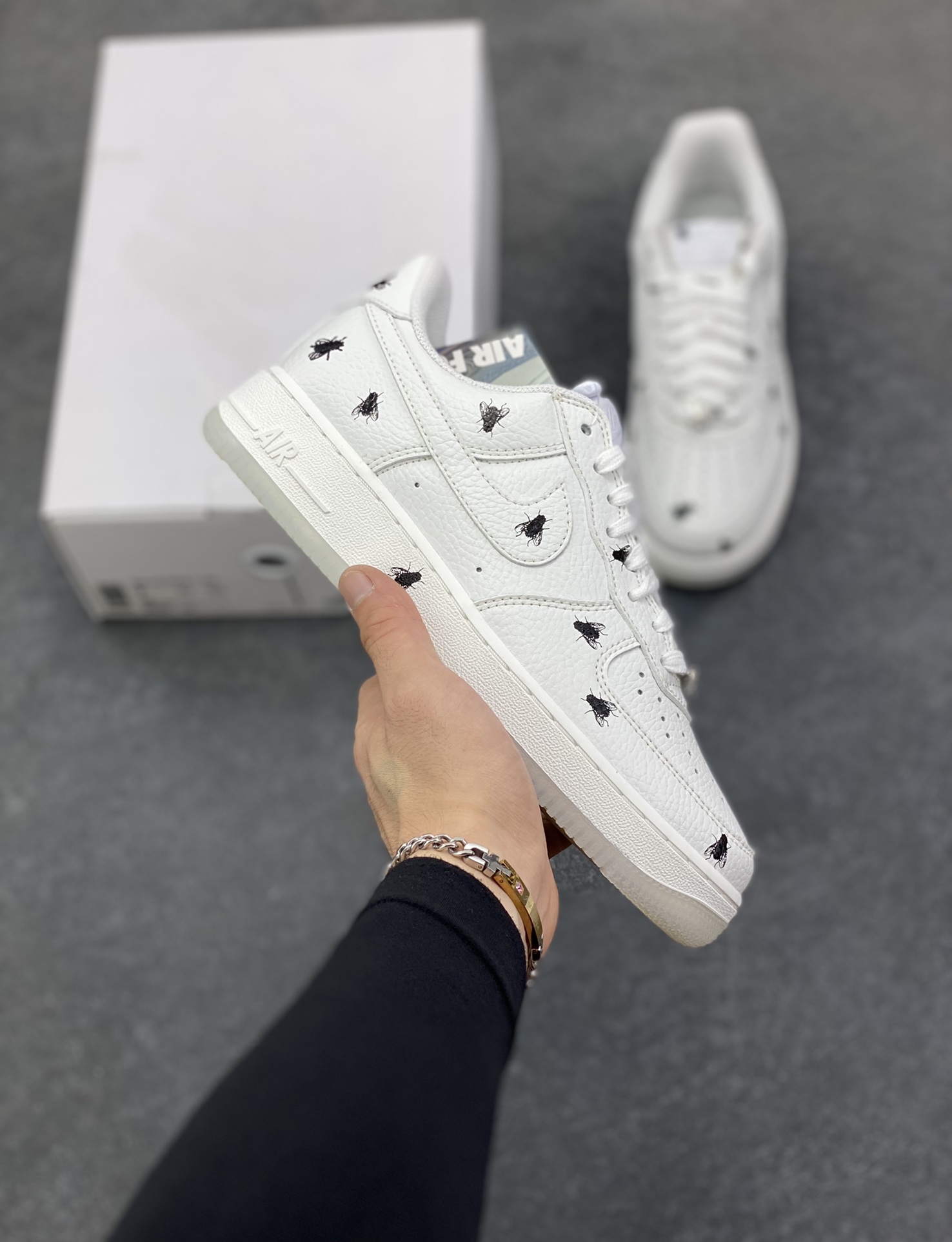 HY版本💯 Air Force 1 Low 苍蝇印花白色 原楦头原纸板 打造纯正空军版型 #专注外贸渠道 全掌内置蜂窝气垫 #原盒配件 原厂中底钢印、拉帮完美 货号：IM3081-100 尺码：36 36.5 37.5 38 38.5 39 40 40.5 41 42 42.5 43 44 44.5 45 46-选品中心