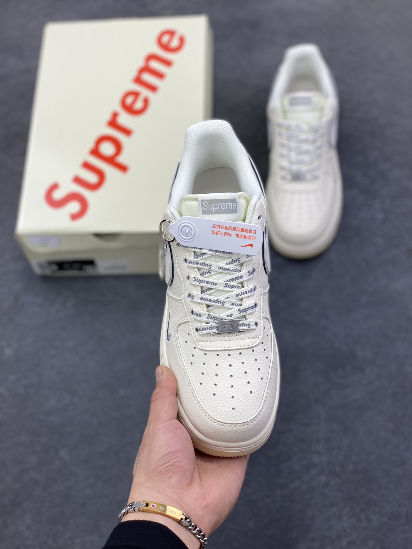 图片[2]-NIke Air Force 1 \’07 Low “Supreme联名——米灰水晶底”空军一号 低帮 运动鞋 休闲鞋 折边针车 工艺难度大 原楦头原纸板 原装鞋盒 定制五金配件 内置全掌气垫 原厂鞋底 货号：XX3168-193 尺码：36 36.5 37.5 38 38.5 39 40 40.5 41 42 42.5 43 44 44.5 45-选品中心