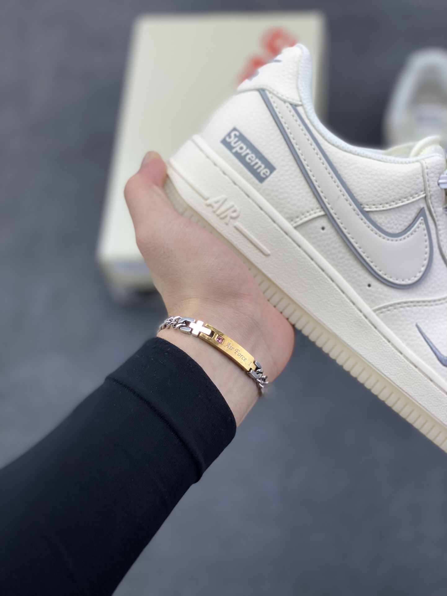 图片[6]-NIke Air Force 1 \’07 Low “Supreme联名——米灰水晶底”空军一号 低帮 运动鞋 休闲鞋 折边针车 工艺难度大 原楦头原纸板 原装鞋盒 定制五金配件 内置全掌气垫 原厂鞋底 货号：XX3168-193 尺码：36 36.5 37.5 38 38.5 39 40 40.5 41 42 42.5 43 44 44.5 45-选品中心
