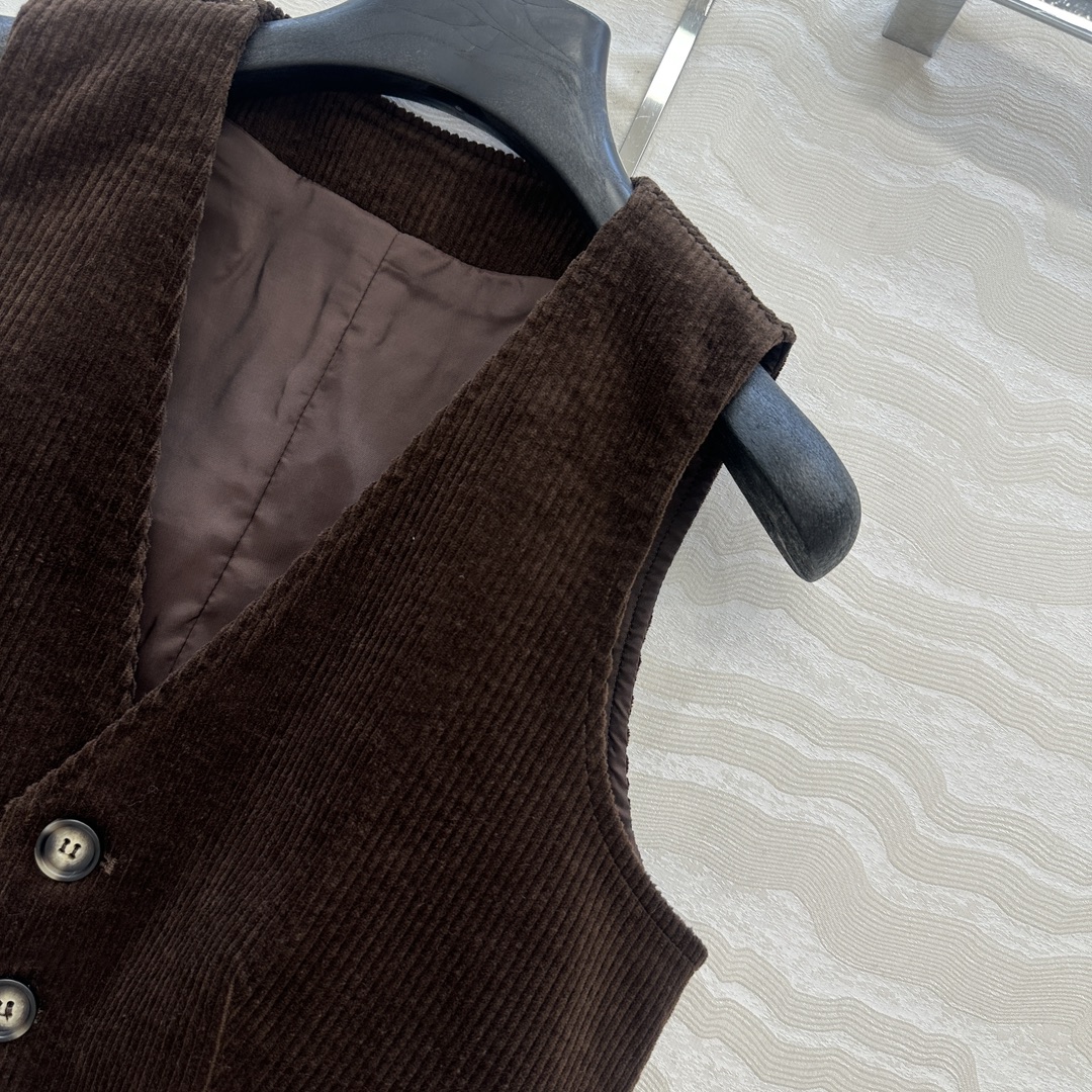 独家首发❤️原单品质，RL浓郁美式风穿搭，定制巧克力棕色灯芯绒马甲小外套！减龄学院风气质高级单品。经典收