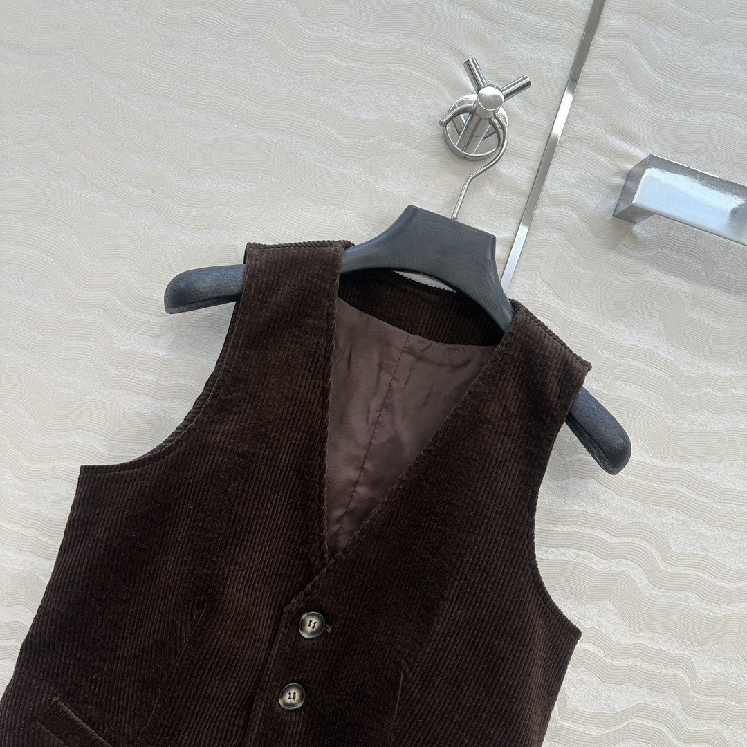 独家首发❤️原单品质，RL浓郁美式风穿搭，定制巧克力棕色灯芯绒马甲小外套！减龄学院风气质高级单品。经典收