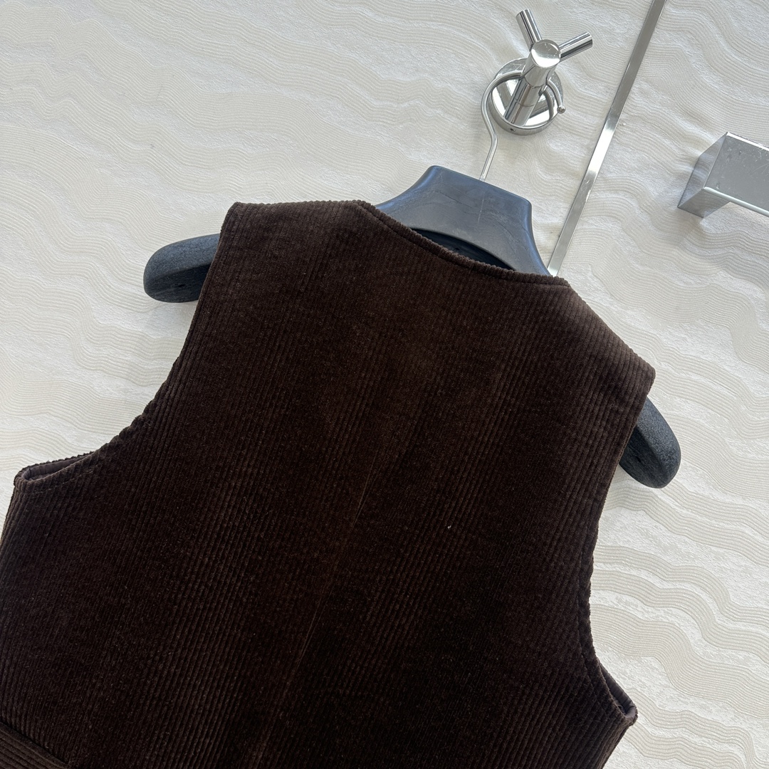 独家首发❤️原单品质，RL浓郁美式风穿搭，定制巧克力棕色灯芯绒马甲小外套！减龄学院风气质高级单品。经典收