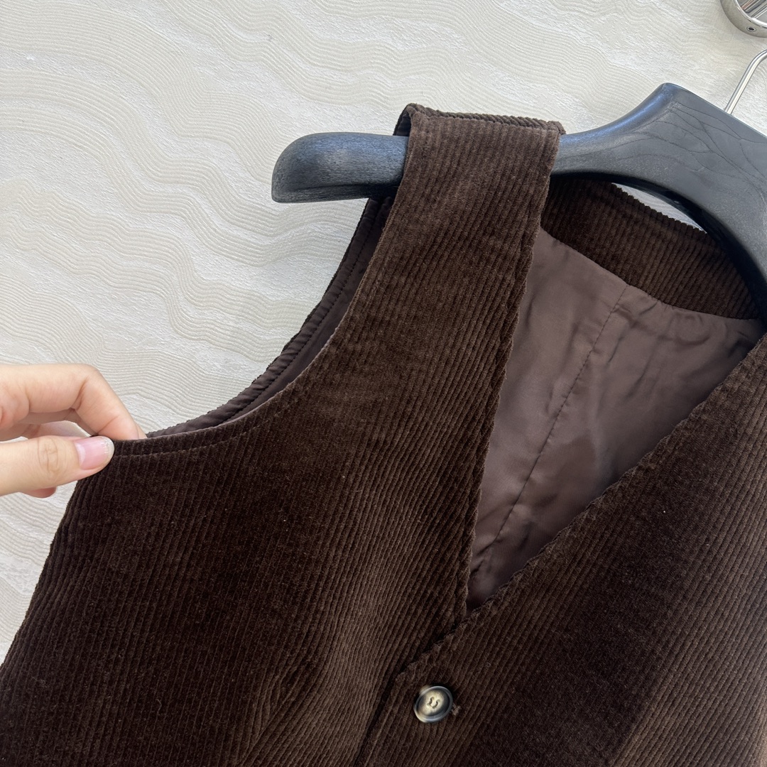 独家首发❤️原单品质，RL浓郁美式风穿搭，定制巧克力棕色灯芯绒马甲小外套！减龄学院风气质高级单品。经典收