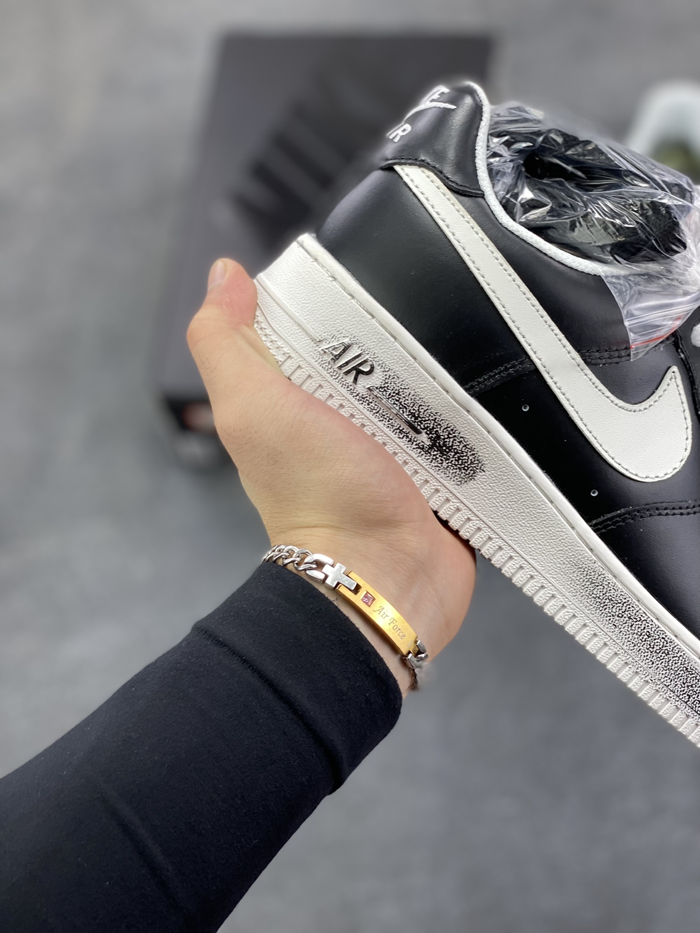 图片[6]-Nike Air Force 1 Low 权志龙 空军一号低帮运动休闲板鞋 原楦头原纸板 打造纯正空军版型#专注外贸渠道 全掌内置蜂窝气垫 #原盒配件 原厂中底钢印、拉帮完美 货号：AQ3692-001 尺码：36 36.5 37.5 38 38.5 39 40 40.5 41 42 42.5 43 44 44.5 45-选品中心