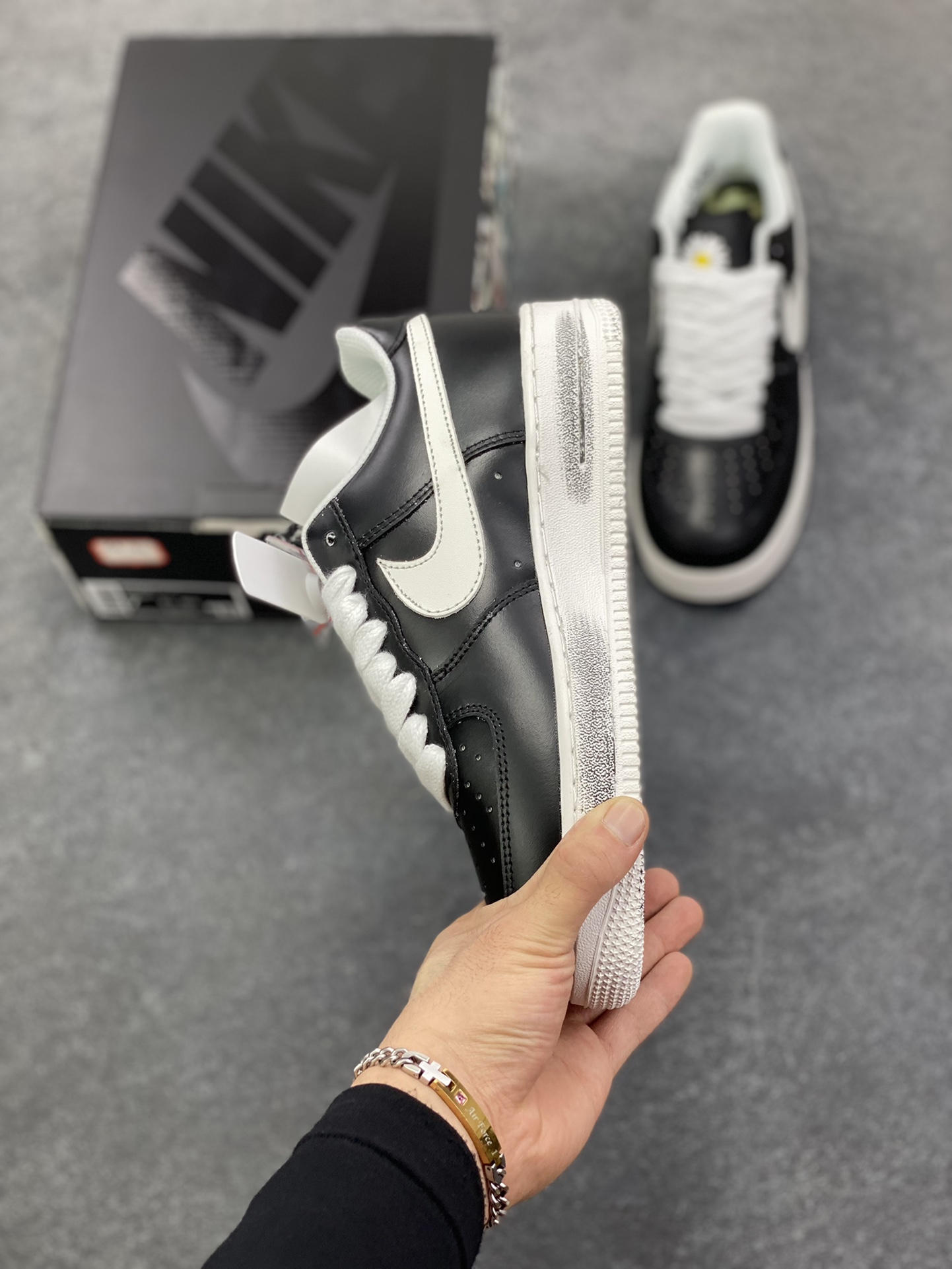 图片[3]-Nike Air Force 1 Low 权志龙 空军一号低帮运动休闲板鞋 原楦头原纸板 打造纯正空军版型#专注外贸渠道 全掌内置蜂窝气垫 #原盒配件 原厂中底钢印、拉帮完美 货号：AQ3692-001 尺码：36 36.5 37.5 38 38.5 39 40 40.5 41 42 42.5 43 44 44.5 45-选品中心
