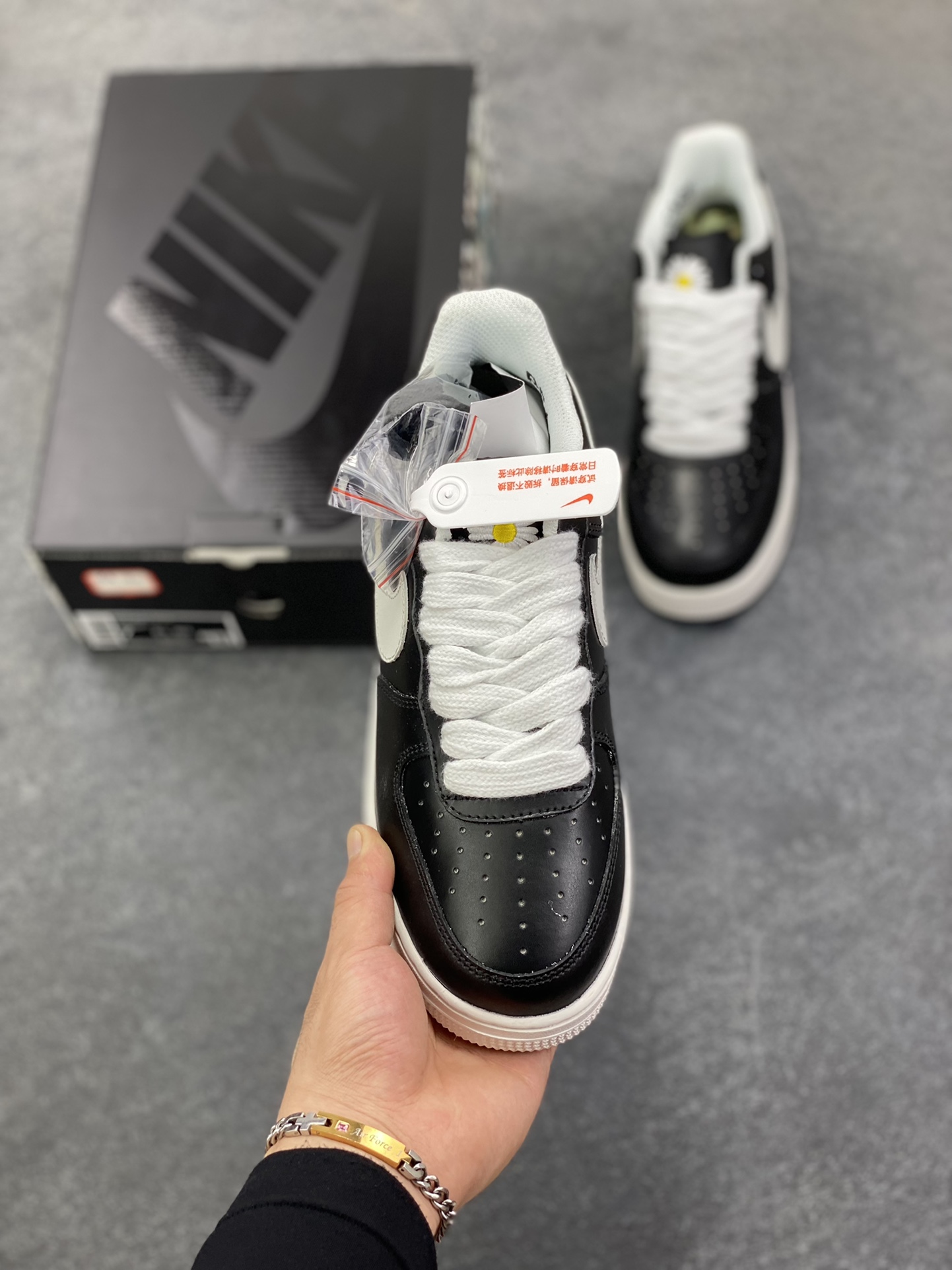图片[2]-Nike Air Force 1 Low 权志龙 空军一号低帮运动休闲板鞋 原楦头原纸板 打造纯正空军版型#专注外贸渠道 全掌内置蜂窝气垫 #原盒配件 原厂中底钢印、拉帮完美 货号：AQ3692-001 尺码：36 36.5 37.5 38 38.5 39 40 40.5 41 42 42.5 43 44 44.5 45-选品中心