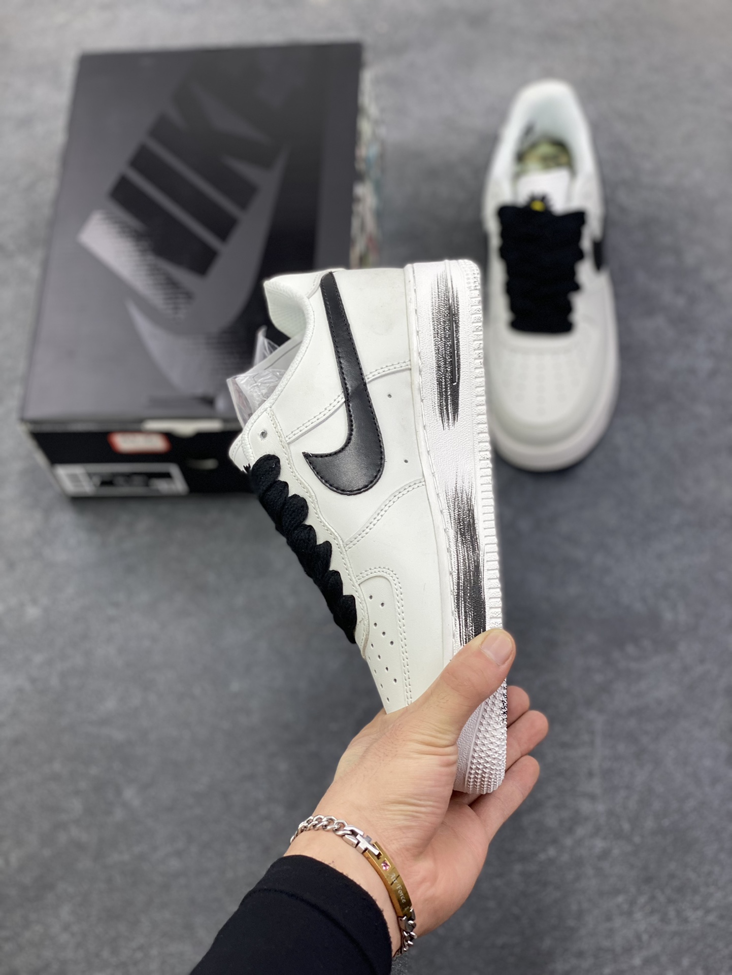 图片[3]-Nike Air Force 1 Low 权志龙 空军一号低帮运动休闲板鞋 原楦头原纸板 打造纯正空军版型#专注外贸渠道 全掌内置蜂窝气垫 #原盒配件 原厂中底钢印、拉帮完美 货号：DD3223-100 尺码：36 36.5 37.5 38 38.5 39 40 40.5 41 42 42.5 43 44 44.5 45-选品中心