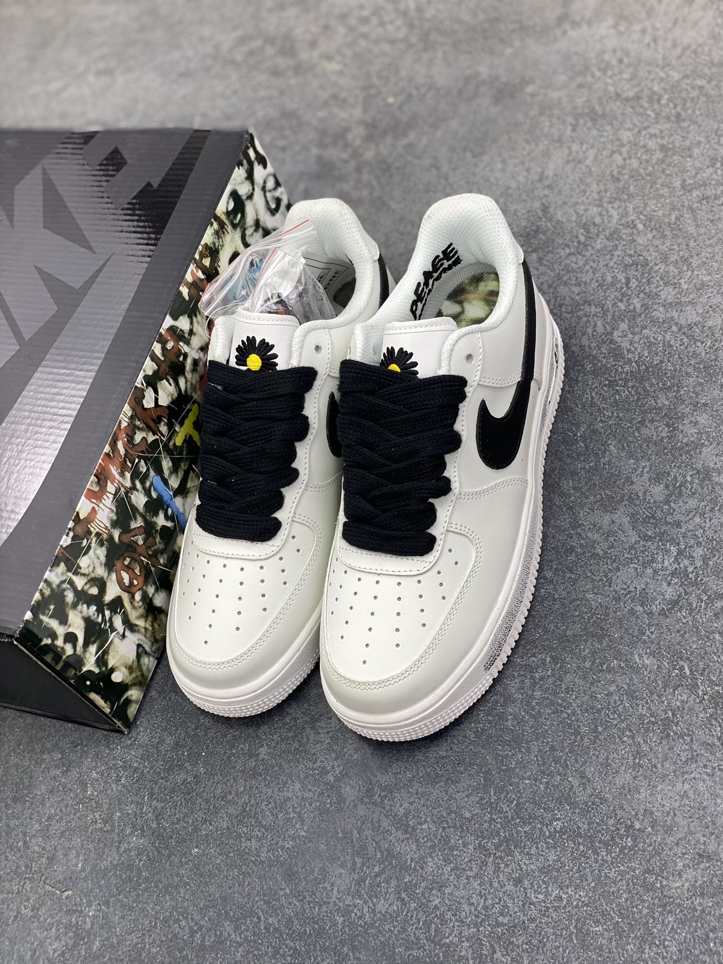 图片[8]-Nike Air Force 1 Low 权志龙 空军一号低帮运动休闲板鞋 原楦头原纸板 打造纯正空军版型#专注外贸渠道 全掌内置蜂窝气垫 #原盒配件 原厂中底钢印、拉帮完美 货号：DD3223-100 尺码：36 36.5 37.5 38 38.5 39 40 40.5 41 42 42.5 43 44 44.5 45-选品中心