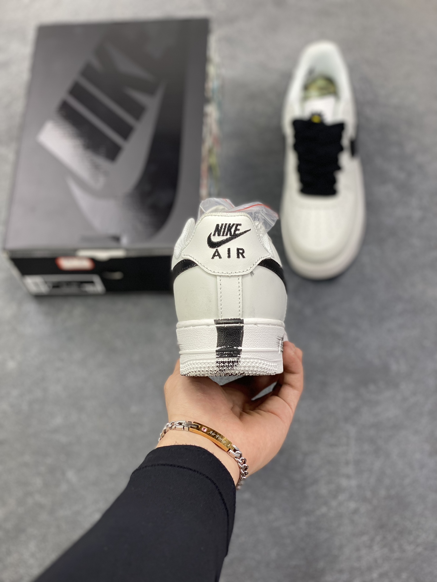 图片[4]-Nike Air Force 1 Low 权志龙 空军一号低帮运动休闲板鞋 原楦头原纸板 打造纯正空军版型#专注外贸渠道 全掌内置蜂窝气垫 #原盒配件 原厂中底钢印、拉帮完美 货号：DD3223-100 尺码：36 36.5 37.5 38 38.5 39 40 40.5 41 42 42.5 43 44 44.5 45-选品中心