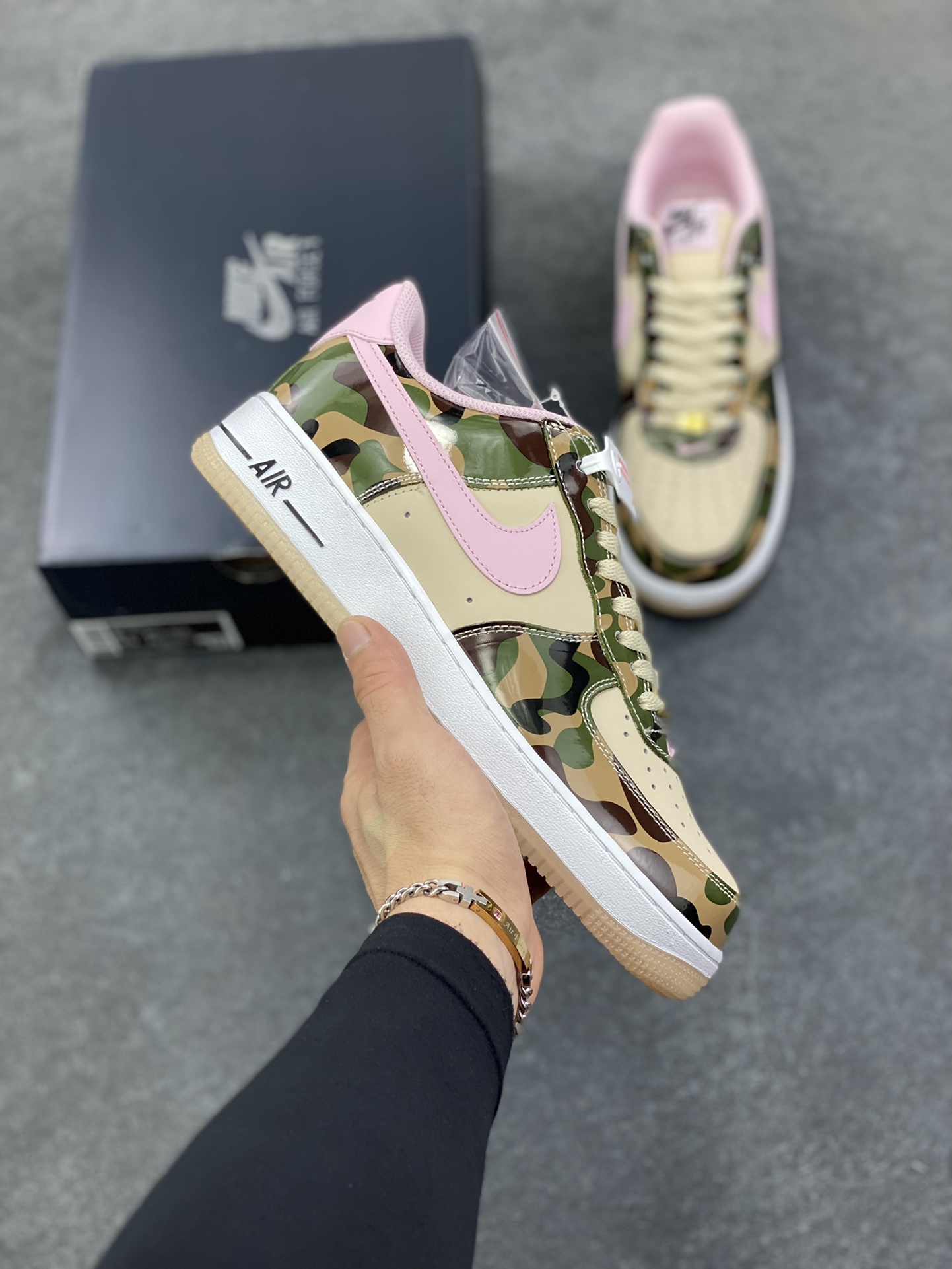 Air Force 1 Low 迷彩 原楦头原纸板 打造纯正空军版型 #专注外贸渠道 全掌内置蜂窝气垫 #原盒配件 原厂中底钢印、拉帮完美 货号：HQ1967-200 尺码：36 36.5 37.5 38 38.5 39 40 40.5 41 42 42.5 43 44 44.5 45 46-选品中心