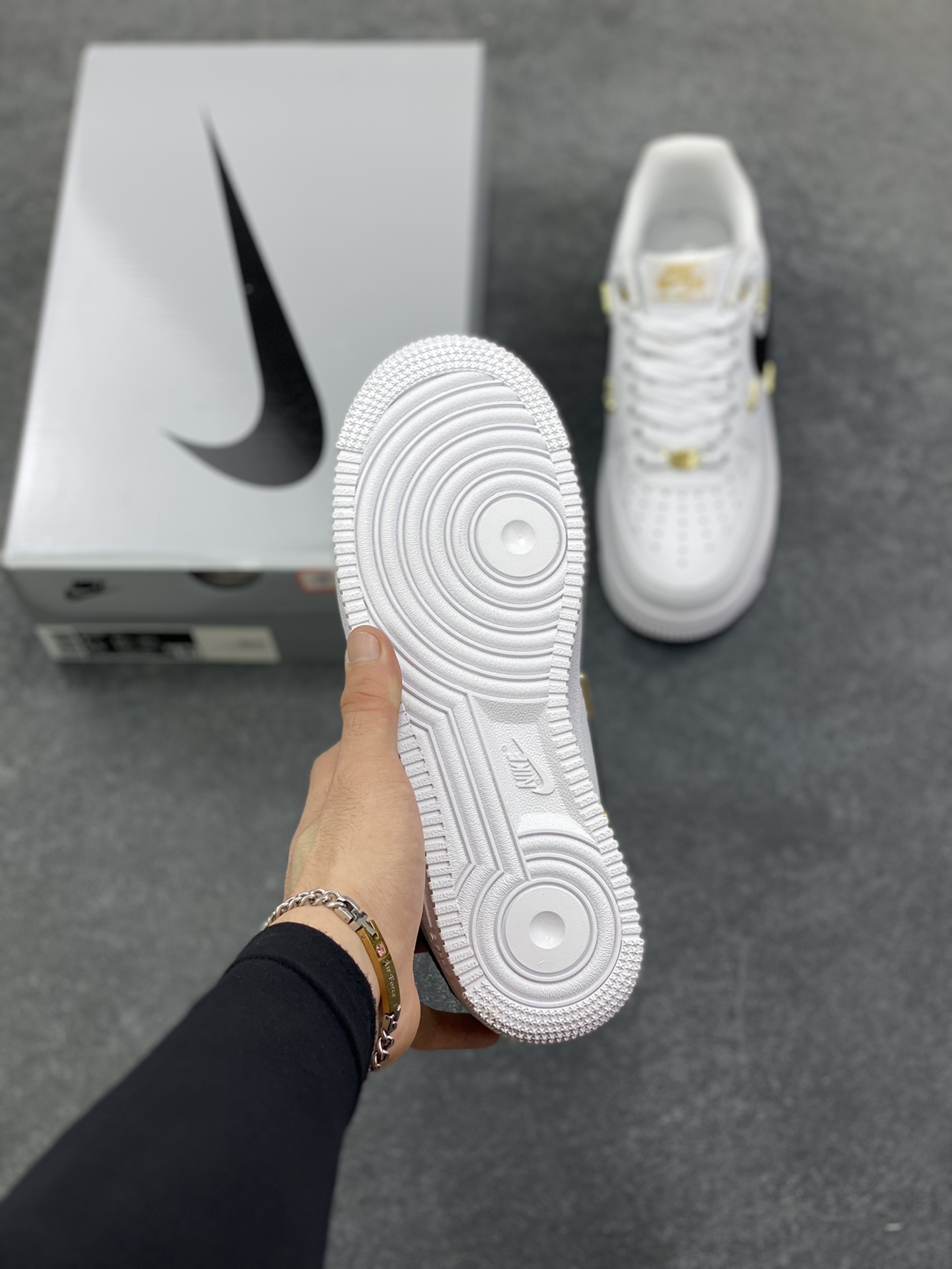 图片[5]-Nike Air Force 1 Low’07 四勾黑白 空军一号低帮休闲板鞋 定制皮料 定制鞋盒 原楦原纸板 纯正空军版型 内置全掌气垫 货号：ZH0316-113 尺码：36 36.5 37.5 38 38.5 39 40 40.5 41 42 42.5 43 44 44.5 45-选品中心