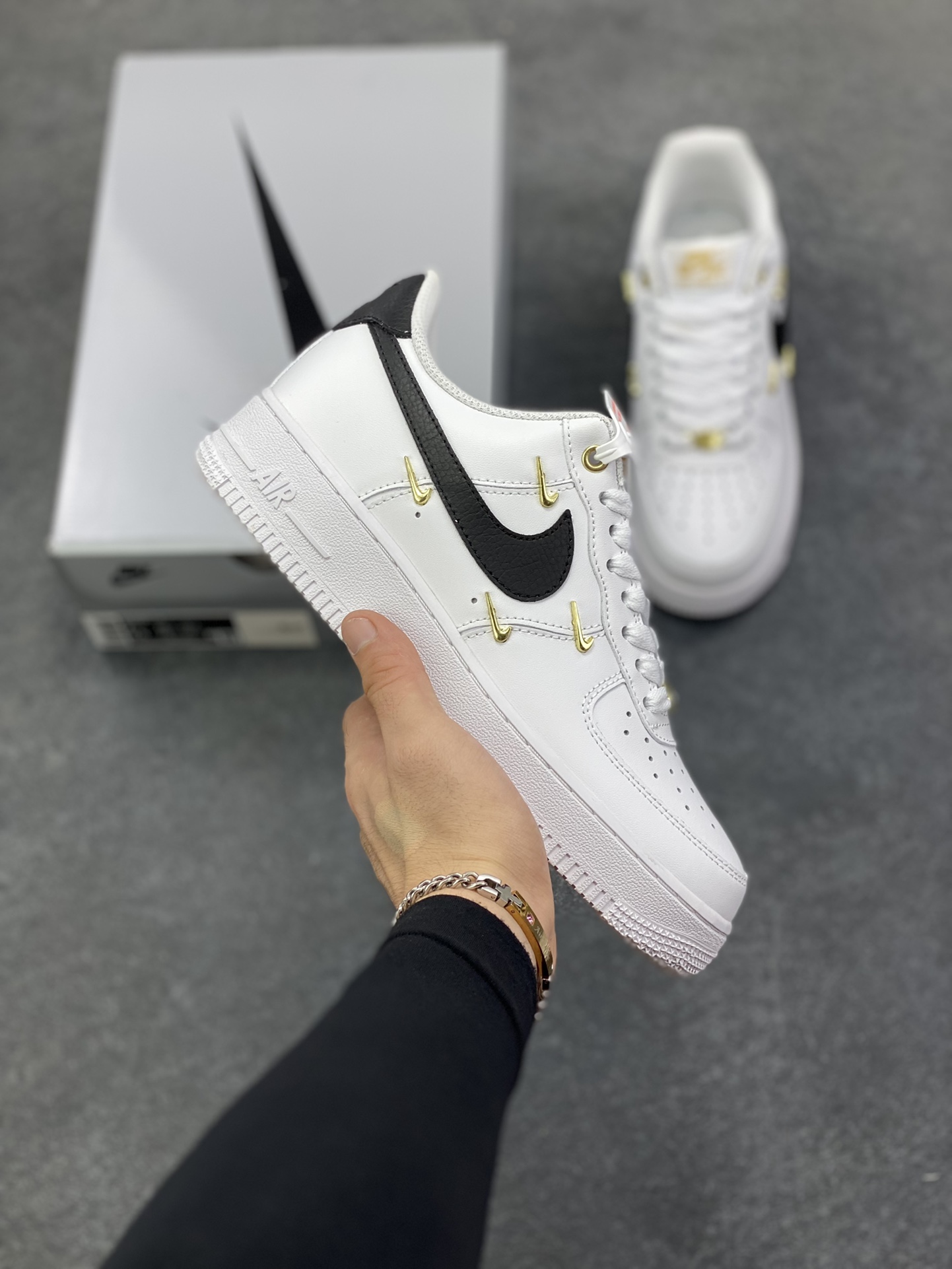 Nike Air Force 1 Low’07 四勾黑白 空军一号低帮休闲板鞋 定制皮料 定制鞋盒 原楦原纸板 纯正空军版型 内置全掌气垫 货号：ZH0316-113 尺码：36 36.5 37.5 38 38.5 39 40 40.5 41 42 42.5 43 44 44.5 45-选品中心