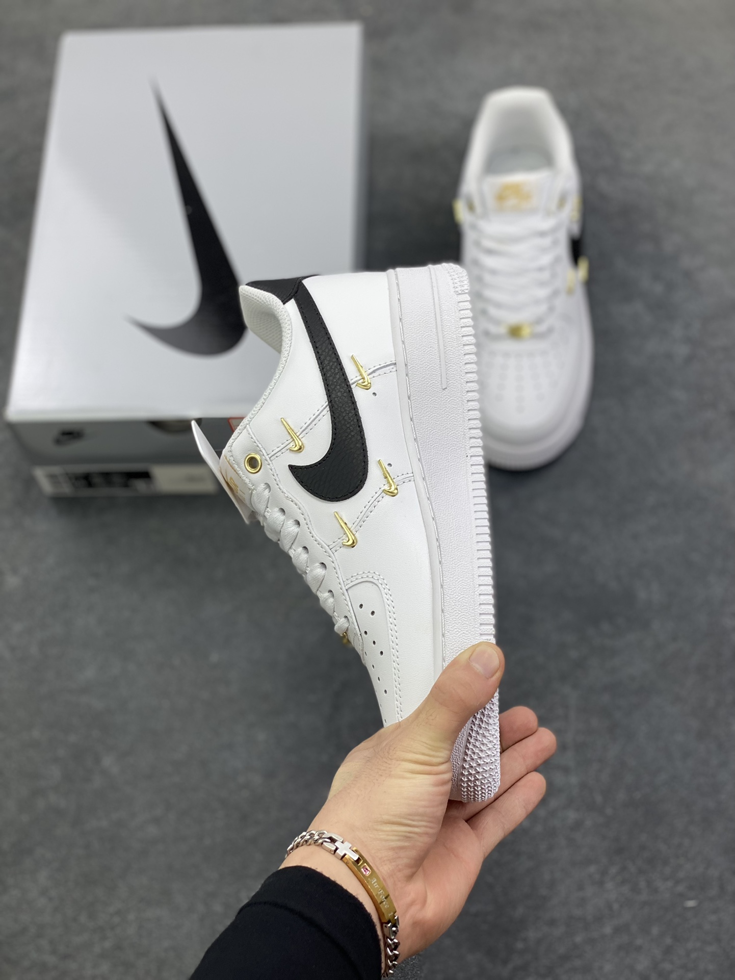 图片[3]-Nike Air Force 1 Low’07 四勾黑白 空军一号低帮休闲板鞋 定制皮料 定制鞋盒 原楦原纸板 纯正空军版型 内置全掌气垫 货号：ZH0316-113 尺码：36 36.5 37.5 38 38.5 39 40 40.5 41 42 42.5 43 44 44.5 45-选品中心