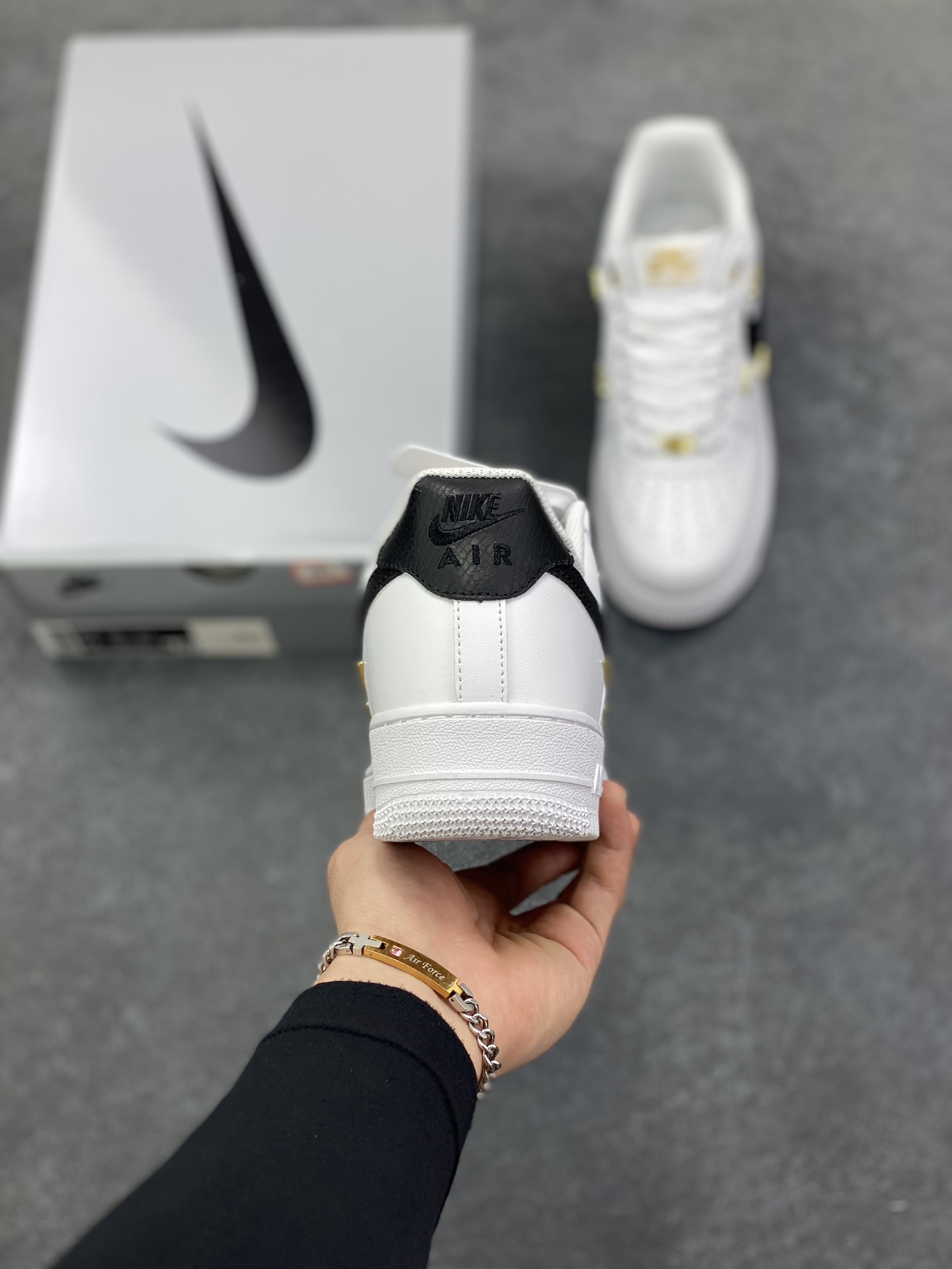 图片[4]-Nike Air Force 1 Low’07 四勾黑白 空军一号低帮休闲板鞋 定制皮料 定制鞋盒 原楦原纸板 纯正空军版型 内置全掌气垫 货号：ZH0316-113 尺码：36 36.5 37.5 38 38.5 39 40 40.5 41 42 42.5 43 44 44.5 45-选品中心