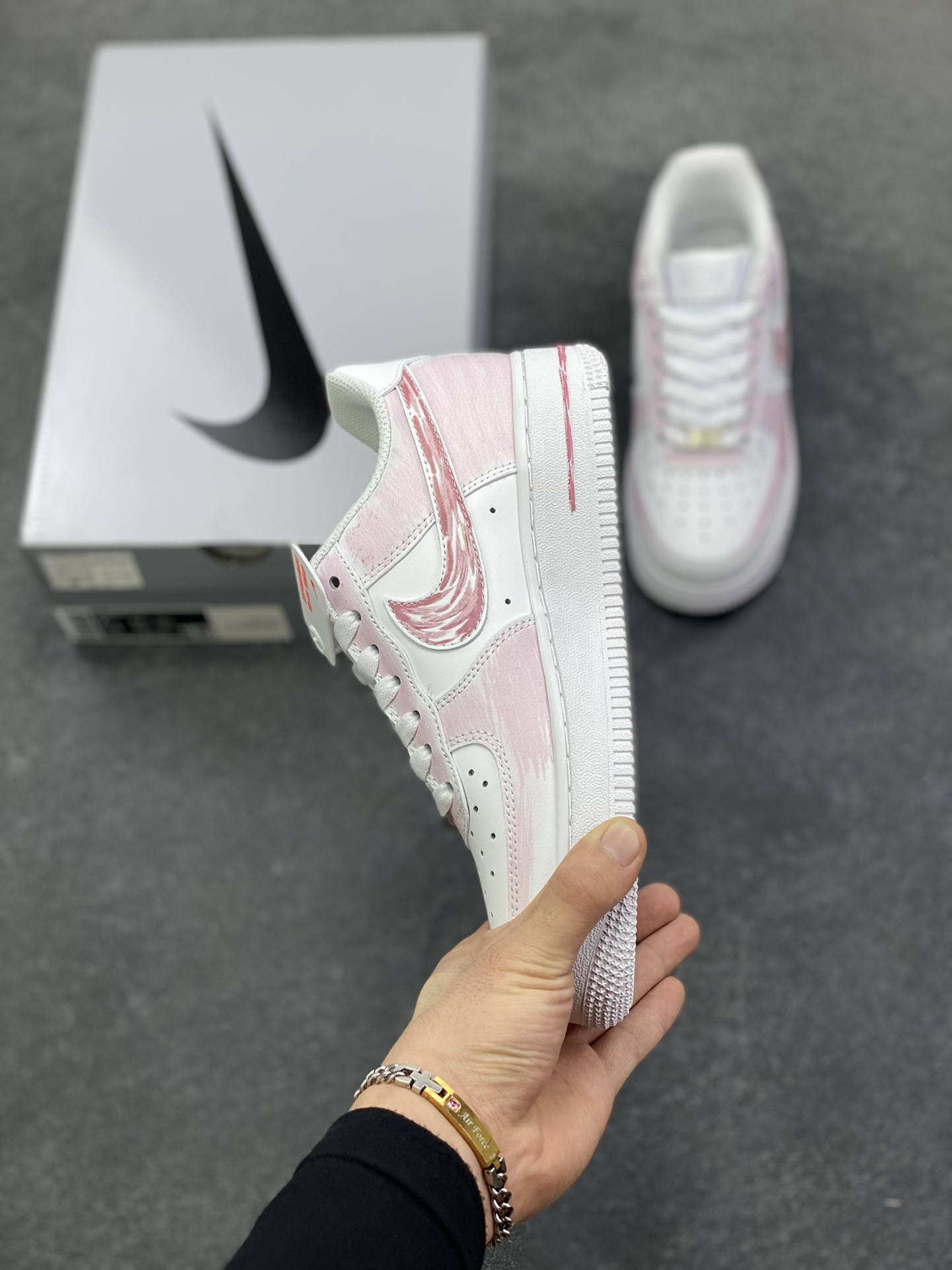 图片[3]-Nike Air Force 1 Low’07 蝴蝶结 空军一号低帮休闲板鞋 定制皮料 定制鞋盒 原楦原纸板 纯正空军版型 内置全掌气垫 货号：ZH0316-116 尺码：36 36.5 37.5 38 38.5 39 40 40.5 41 42 42.5 43 44 44.5 45-选品中心