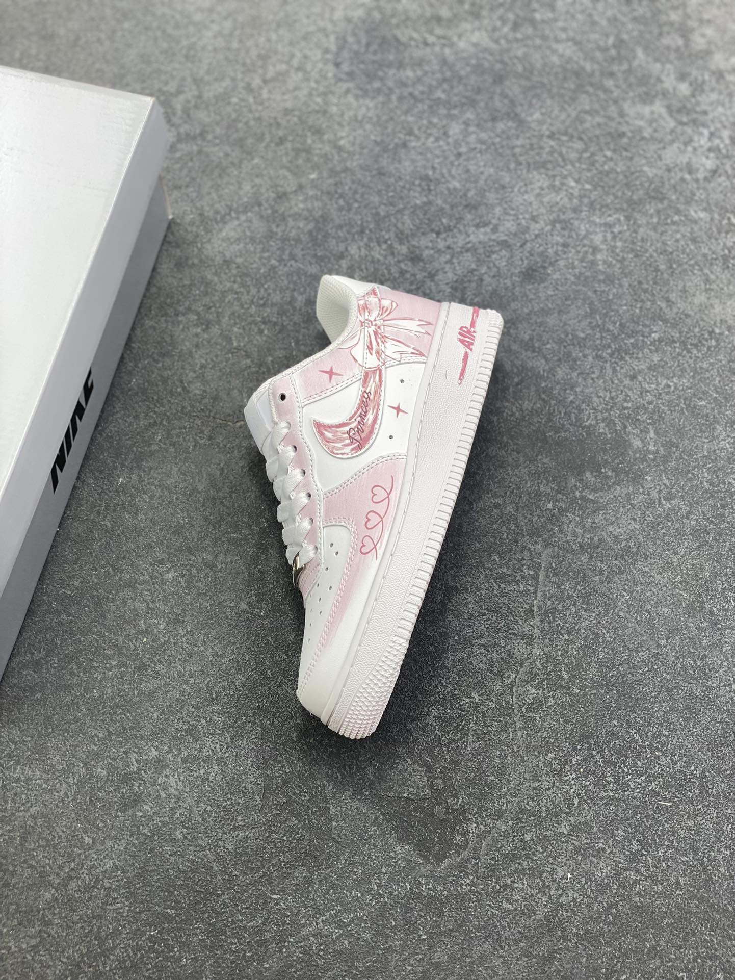 图片[7]-Nike Air Force 1 Low’07 蝴蝶结 空军一号低帮休闲板鞋 定制皮料 定制鞋盒 原楦原纸板 纯正空军版型 内置全掌气垫 货号：ZH0316-116 尺码：36 36.5 37.5 38 38.5 39 40 40.5 41 42 42.5 43 44 44.5 45-选品中心