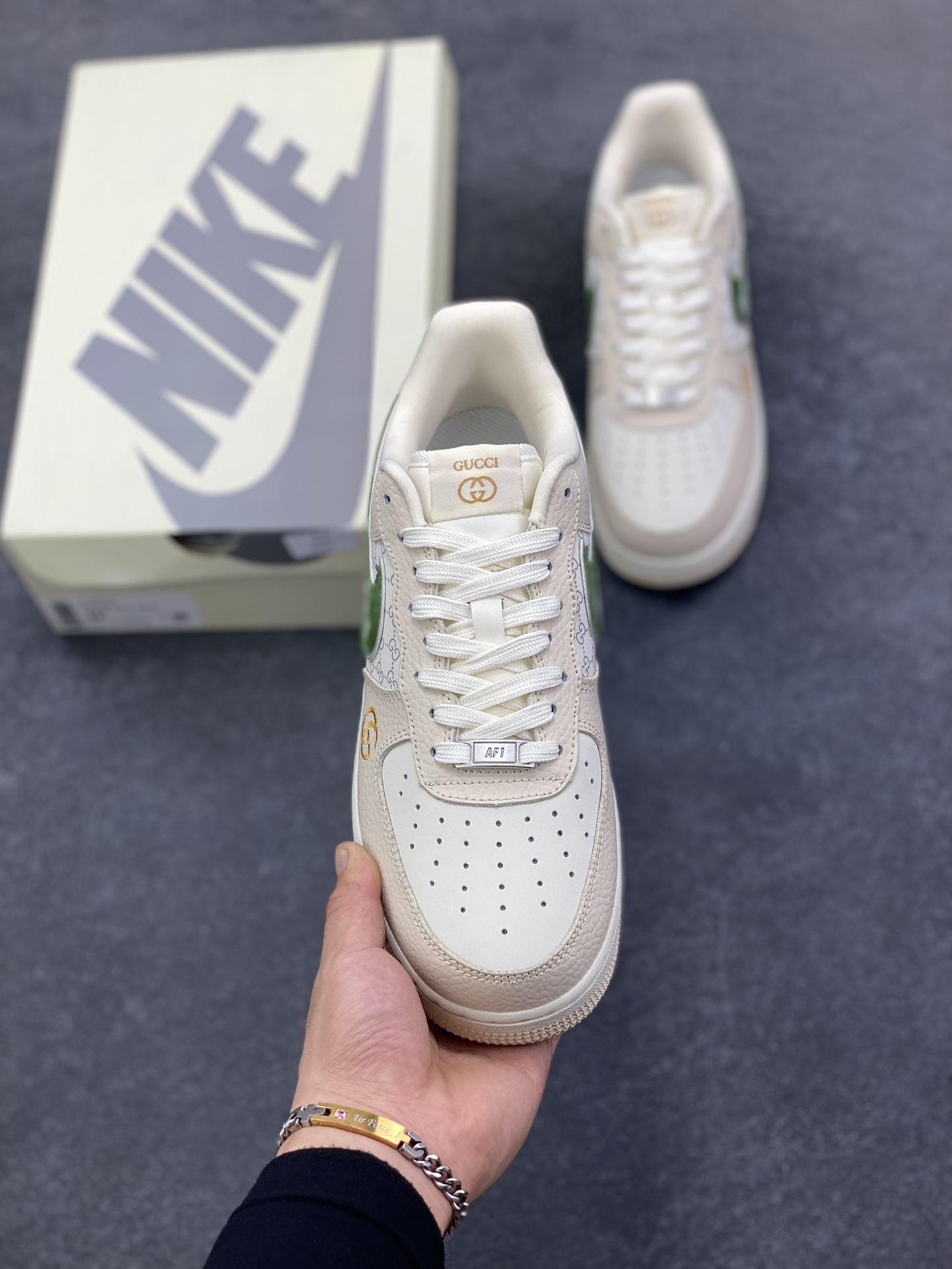 图片[2]-NIke Air Force 1 \’07 Low GUCCI 联名–白棕绿空军一号低帮 运动鞋 休闲鞋 折边针车 高级夜光效果 工艺难度大 原楦头原纸板 高端定制鞋盒 原厂鞋底 超高清洁度 细节完美 货号：YF9511-804 尺码：36 36.5 37.5 38 38.5 39 40 40.5 41 42 42.5 43 44 44.5 45-选品中心