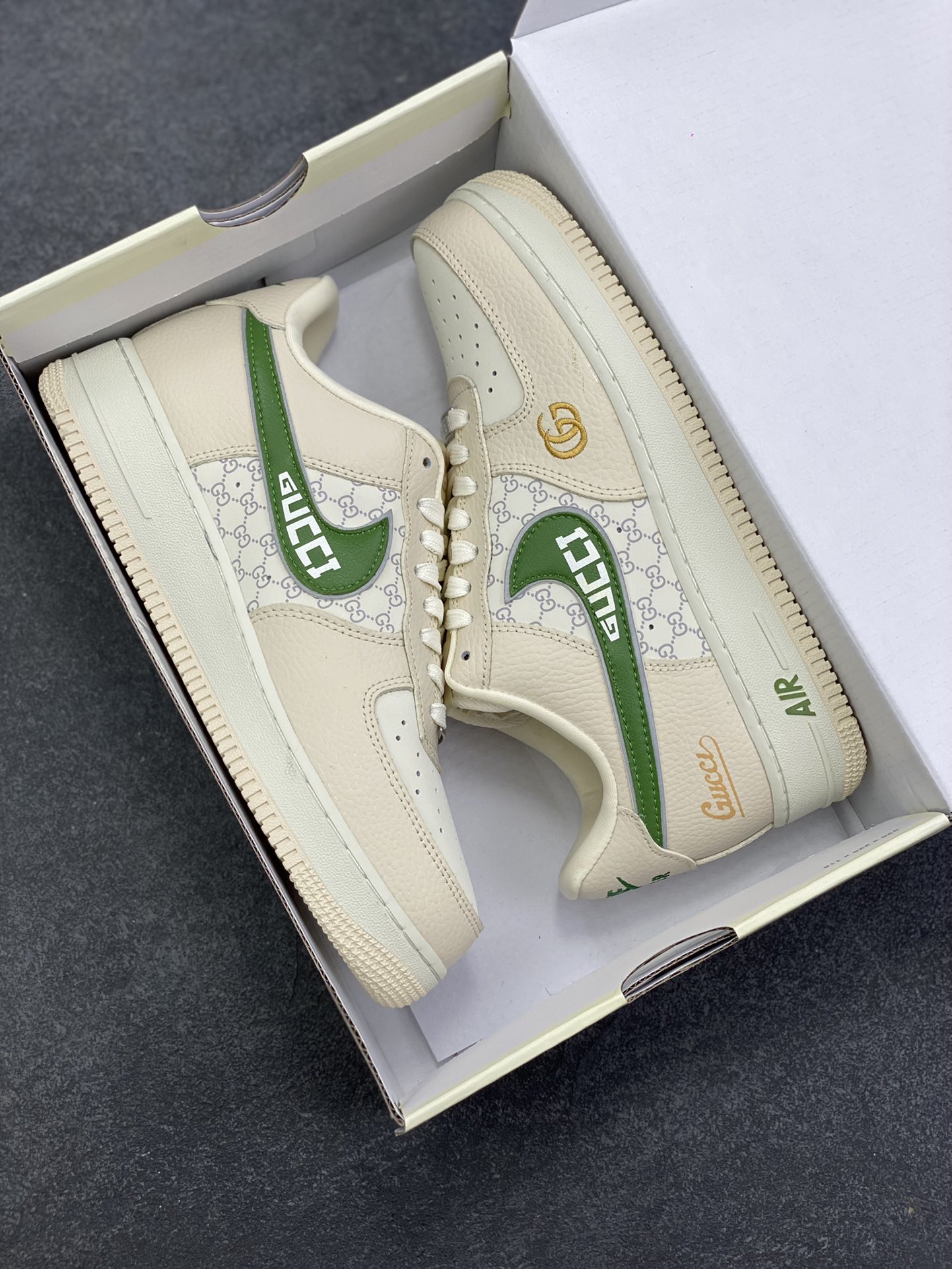 图片[9]-NIke Air Force 1 \’07 Low GUCCI 联名–白棕绿空军一号低帮 运动鞋 休闲鞋 折边针车 高级夜光效果 工艺难度大 原楦头原纸板 高端定制鞋盒 原厂鞋底 超高清洁度 细节完美 货号：YF9511-804 尺码：36 36.5 37.5 38 38.5 39 40 40.5 41 42 42.5 43 44 44.5 45-选品中心