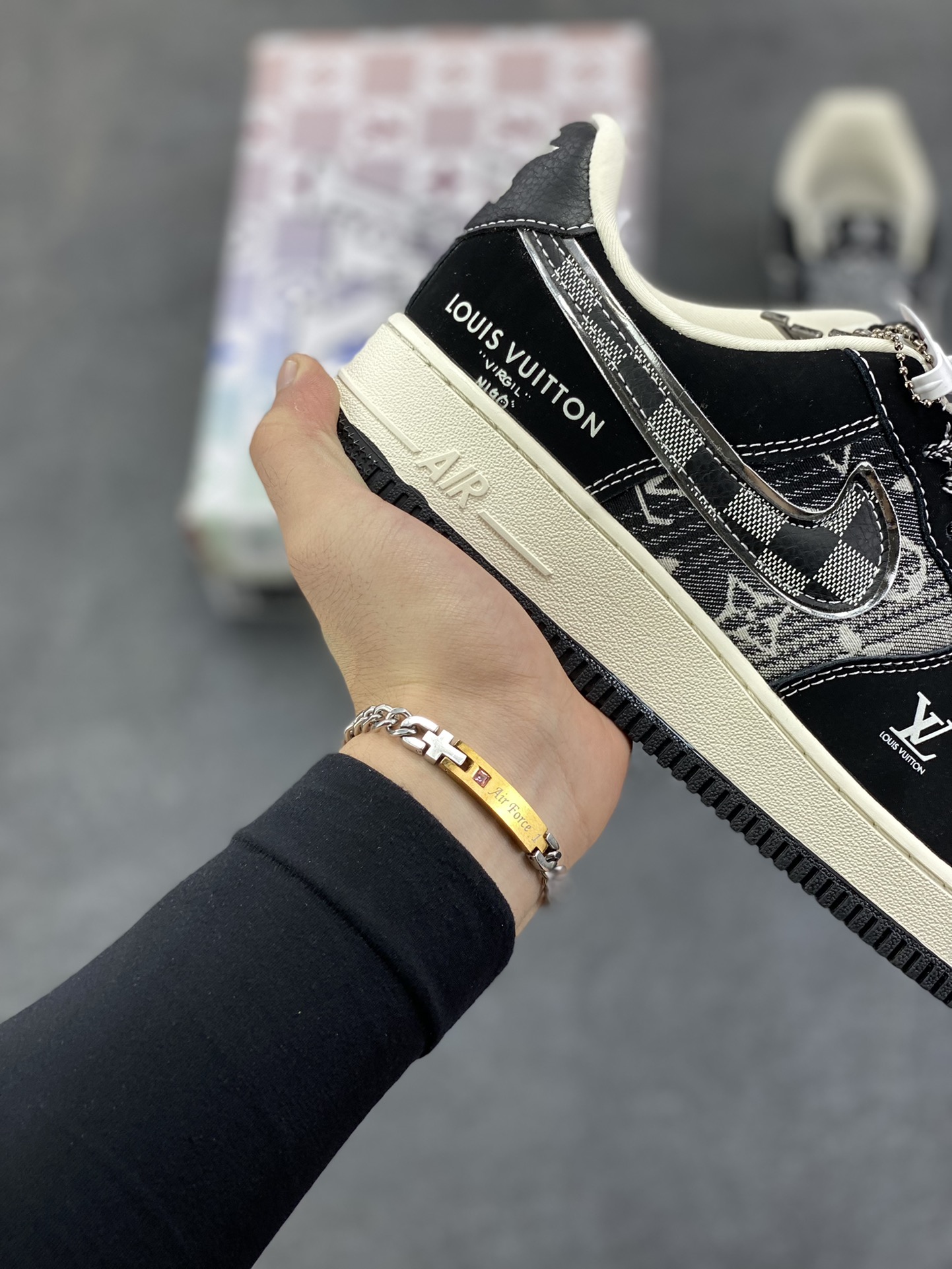 图片[6]-高端定制Nike Air Force 1 \’07 Low “路易威登LV联名— 黑灰格子帆布印花” 高端定制 低帮休闲板鞋 定制鞋盒 大厂纯原品质出货 超高清洁度 皮料切割干净无任何毛边 细节完美 货号：XL1979-108 尺码：36 36.5 37.5 38 38.5 39 40 40.5 41 42 42.5 43 44 44.5 45-选品中心