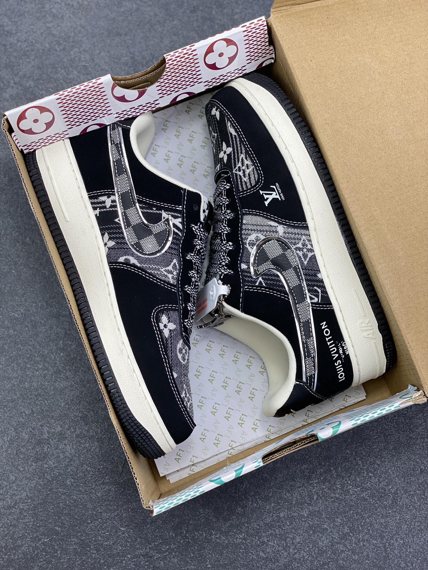 图片[9]-高端定制Nike Air Force 1 \’07 Low “路易威登LV联名— 黑灰格子帆布印花” 高端定制 低帮休闲板鞋 定制鞋盒 大厂纯原品质出货 超高清洁度 皮料切割干净无任何毛边 细节完美 货号：XL1979-108 尺码：36 36.5 37.5 38 38.5 39 40 40.5 41 42 42.5 43 44 44.5 45-选品中心