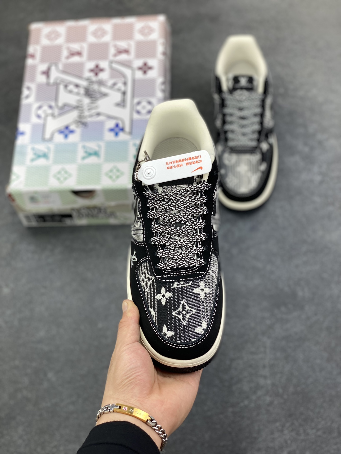 图片[2]-高端定制Nike Air Force 1 \’07 Low “路易威登LV联名— 黑灰格子帆布印花” 高端定制 低帮休闲板鞋 定制鞋盒 大厂纯原品质出货 超高清洁度 皮料切割干净无任何毛边 细节完美 货号：XL1979-108 尺码：36 36.5 37.5 38 38.5 39 40 40.5 41 42 42.5 43 44 44.5 45-选品中心