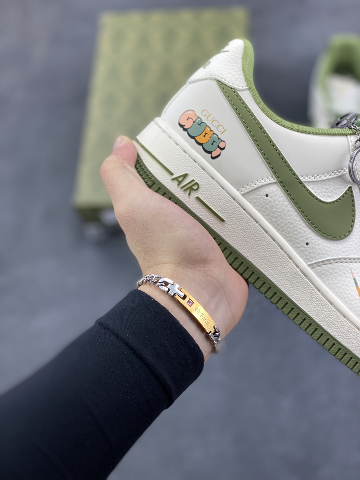 图片[6]-NIke Air Force 1 \’07 Low “古驰联名——米军绿多彩”空军一号 低帮 运动鞋 休闲鞋 折边针车 工艺难度大 原楦头原纸板 原装鞋盒 定制五金配件 内置全掌气垫 原厂鞋底 货号：XX3168-211 尺码：36 36.5 37.5 38 38.5 39 40 40.5 41 42 42.5 43 44 44.5 45-选品中心