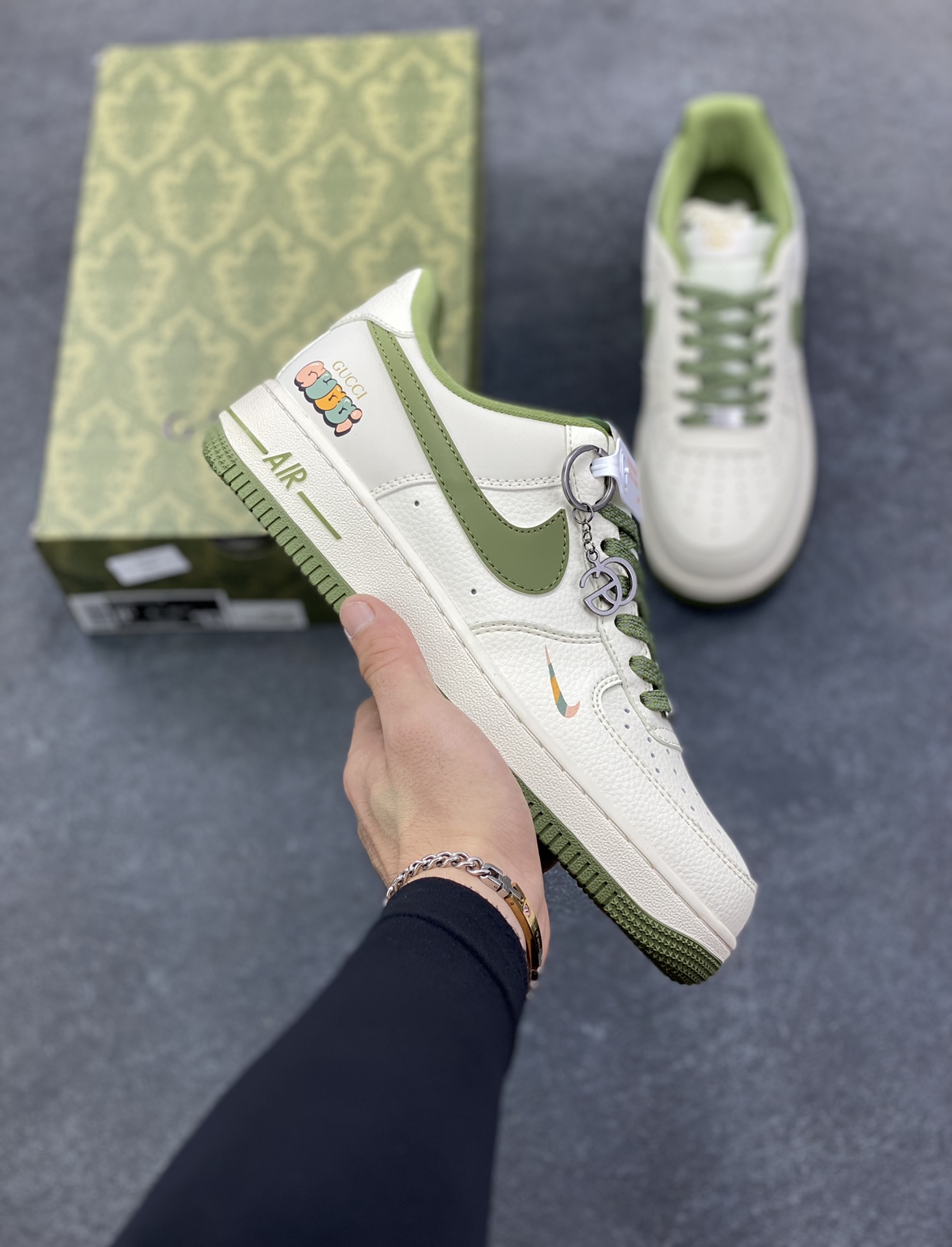 NIke Air Force 1 \'07 Low “古驰联名——米军绿多彩”空军一号 低帮 运动鞋 休闲鞋 折边针车 工艺难度大 原楦头原纸板 原装鞋盒 定制五金配件 内置全掌气垫 原厂鞋底 货号：XX3168-211 尺码：36 36.5 37.5 38 38.5 39 40 40.5 41 42 42.5 43 44 44.5 45-选品中心