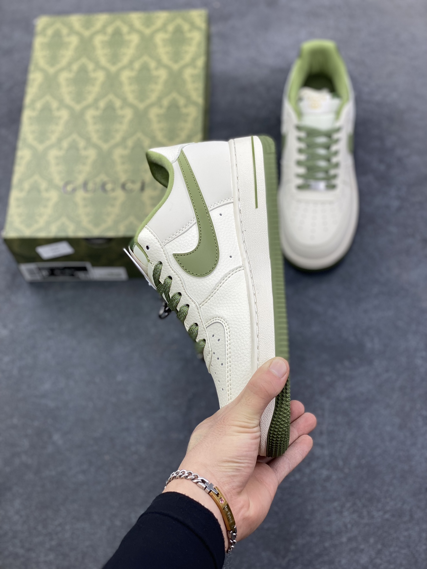 图片[3]-NIke Air Force 1 \’07 Low “古驰联名——米军绿多彩”空军一号 低帮 运动鞋 休闲鞋 折边针车 工艺难度大 原楦头原纸板 原装鞋盒 定制五金配件 内置全掌气垫 原厂鞋底 货号：XX3168-211 尺码：36 36.5 37.5 38 38.5 39 40 40.5 41 42 42.5 43 44 44.5 45-选品中心