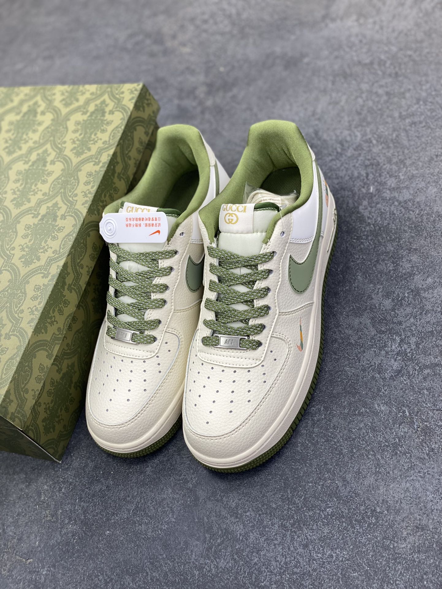图片[8]-NIke Air Force 1 \’07 Low “古驰联名——米军绿多彩”空军一号 低帮 运动鞋 休闲鞋 折边针车 工艺难度大 原楦头原纸板 原装鞋盒 定制五金配件 内置全掌气垫 原厂鞋底 货号：XX3168-211 尺码：36 36.5 37.5 38 38.5 39 40 40.5 41 42 42.5 43 44 44.5 45-选品中心