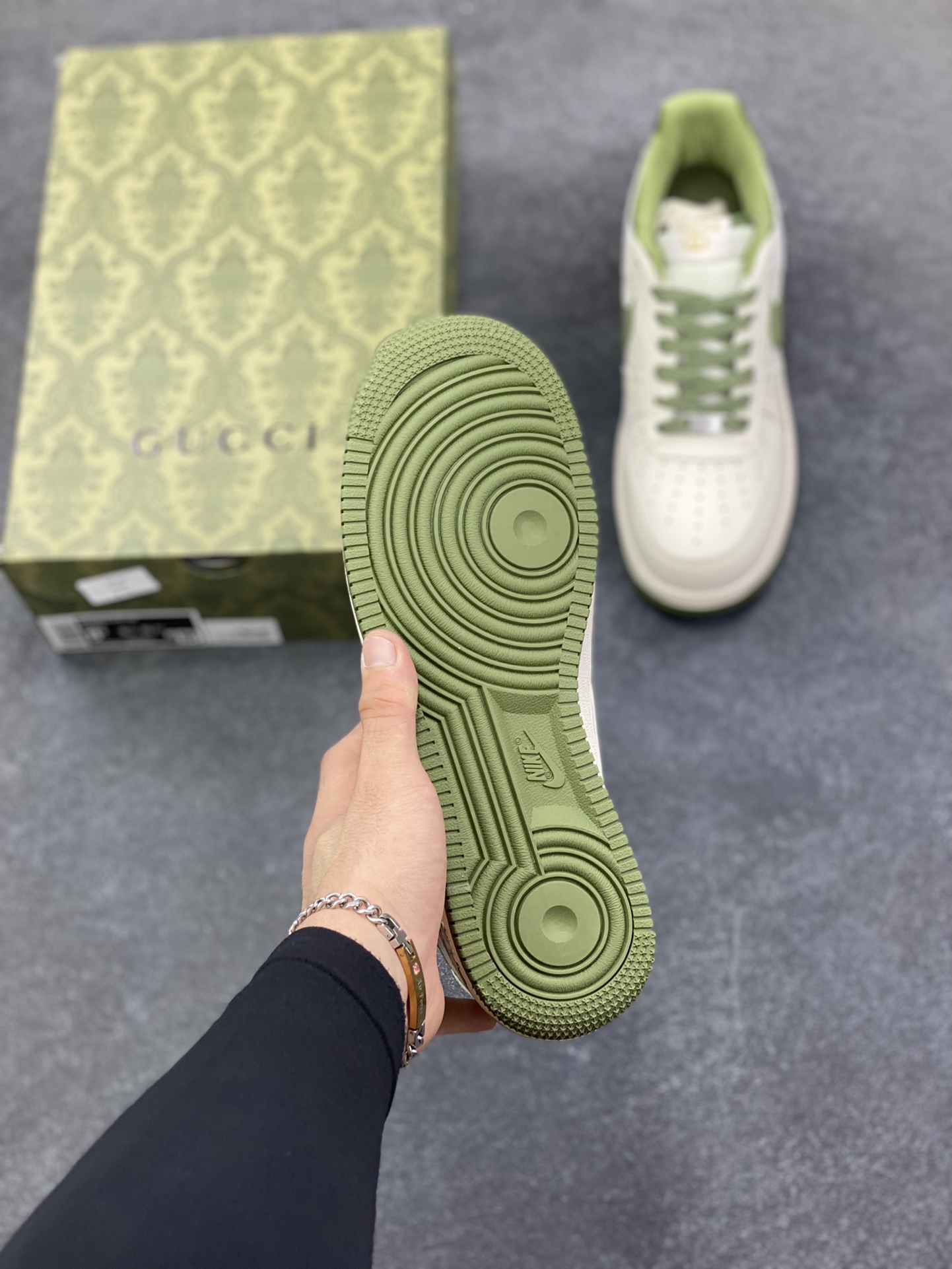 图片[5]-NIke Air Force 1 \’07 Low “古驰联名——米军绿多彩”空军一号 低帮 运动鞋 休闲鞋 折边针车 工艺难度大 原楦头原纸板 原装鞋盒 定制五金配件 内置全掌气垫 原厂鞋底 货号：XX3168-211 尺码：36 36.5 37.5 38 38.5 39 40 40.5 41 42 42.5 43 44 44.5 45-选品中心