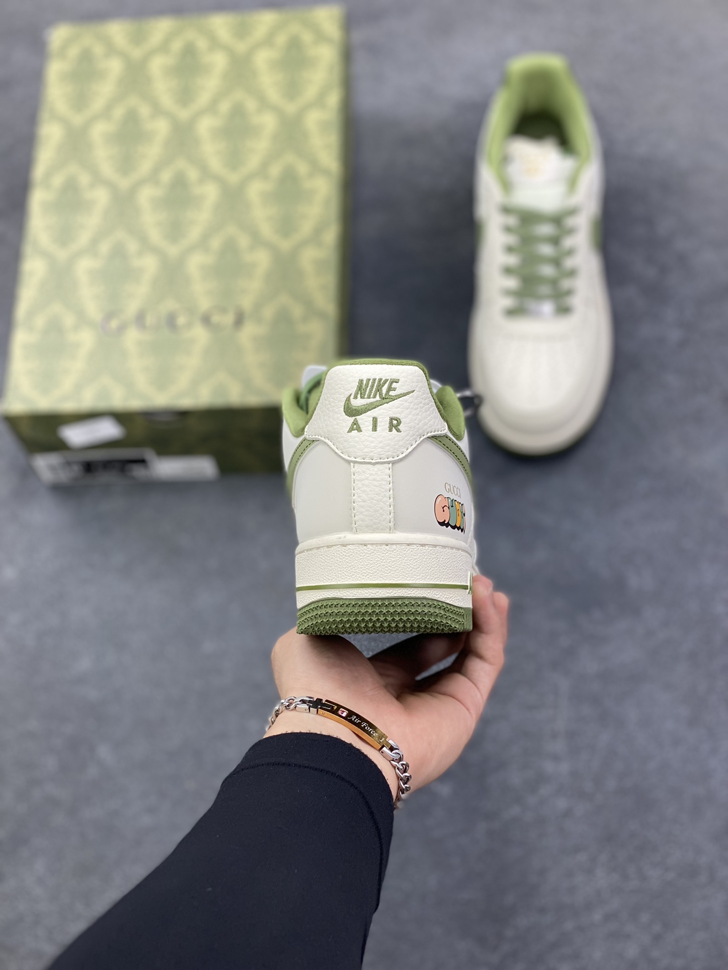 图片[4]-NIke Air Force 1 \’07 Low “古驰联名——米军绿多彩”空军一号 低帮 运动鞋 休闲鞋 折边针车 工艺难度大 原楦头原纸板 原装鞋盒 定制五金配件 内置全掌气垫 原厂鞋底 货号：XX3168-211 尺码：36 36.5 37.5 38 38.5 39 40 40.5 41 42 42.5 43 44 44.5 45-选品中心