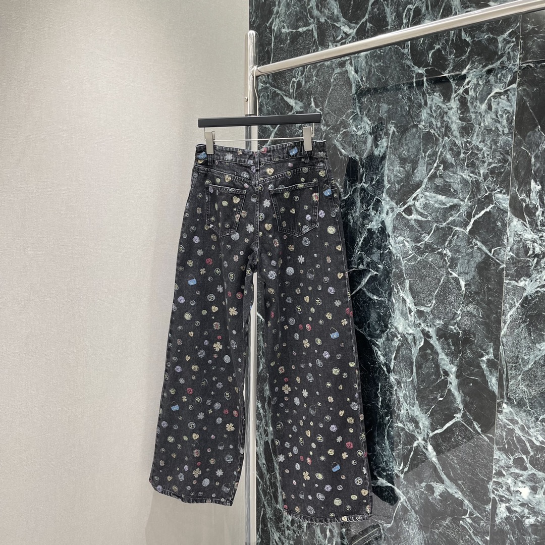 小香 25秋冬新款 彩绘印花阔腿牛仔裤 满幅重工彩绘印花图案复古又吸睛宽松版型修饰腿型不挑人轻松打造独特