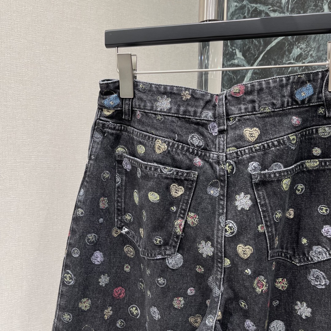 小香 25秋冬新款 彩绘印花阔腿牛仔裤 满幅重工彩绘印花图案复古又吸睛宽松版型修饰腿型不挑人轻松打造独特