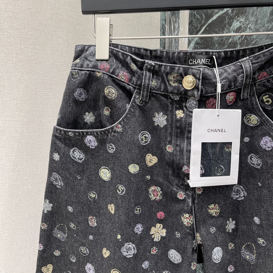 小香 25秋冬新款 彩绘印花阔腿牛仔裤 满幅重工彩绘印花图案复古又吸睛宽松版型修饰腿型不挑人轻松打造独特