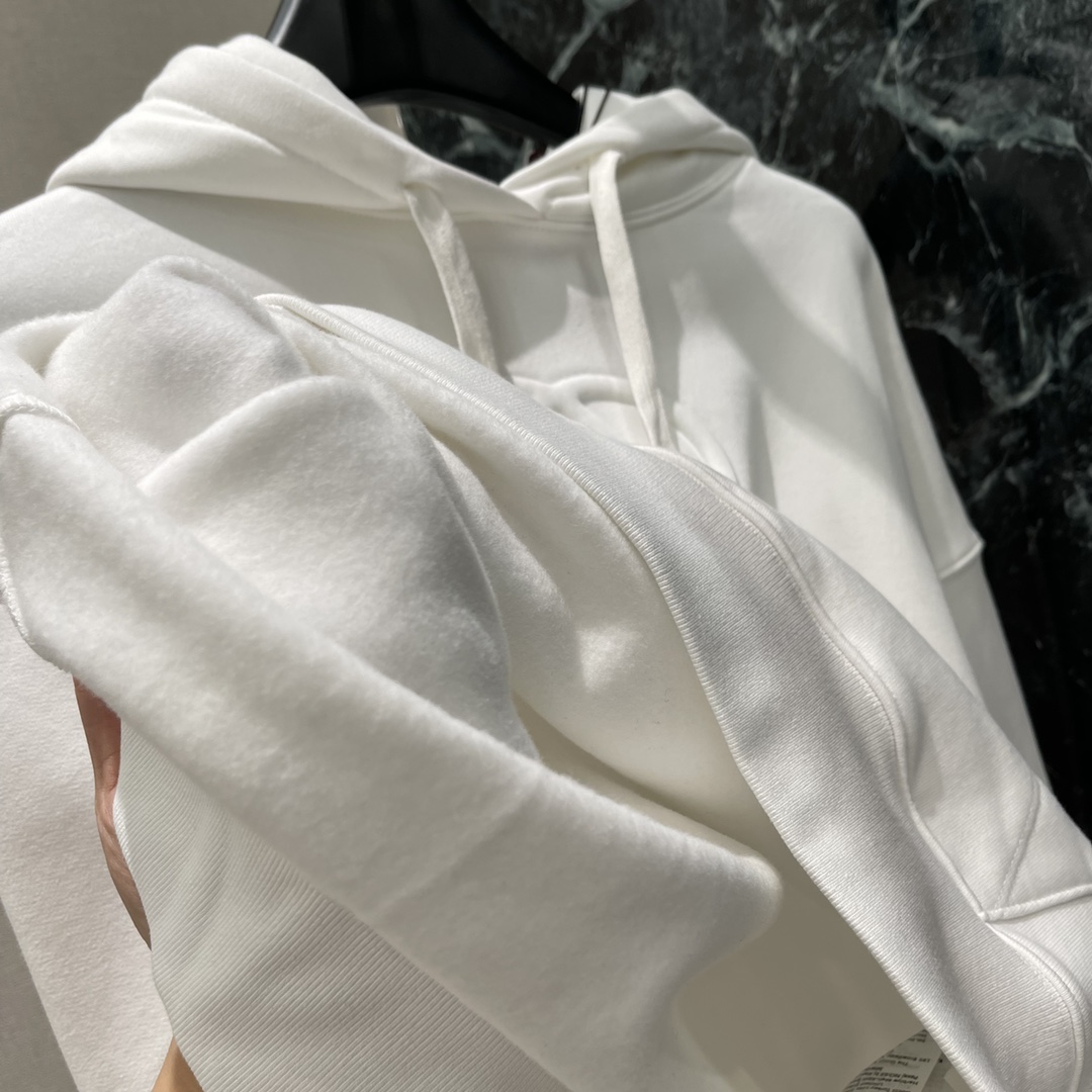 G家 25秋冬新款 logo压花连帽卫衣 胸前的双G压花低调又醒目是品牌的身份标识 无需浮夸点缀 宽松连