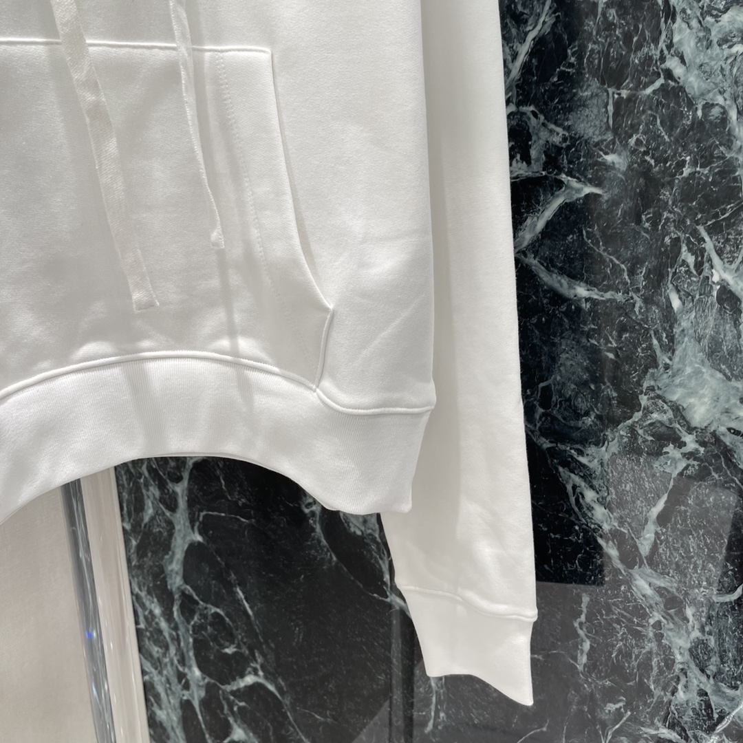 G家 25秋冬新款 logo压花连帽卫衣 胸前的双G压花低调又醒目是品牌的身份标识 无需浮夸点缀 宽松连