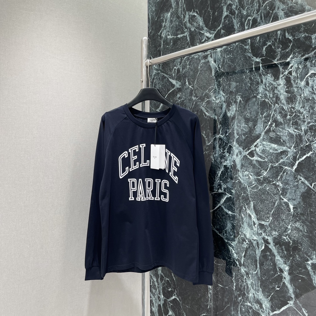 CE 25秋冬新款 字母印花长袖T恤 它以极简廓形勾勒松弛感，经典的字母印花采用立体压印工艺，在藏蓝或柔