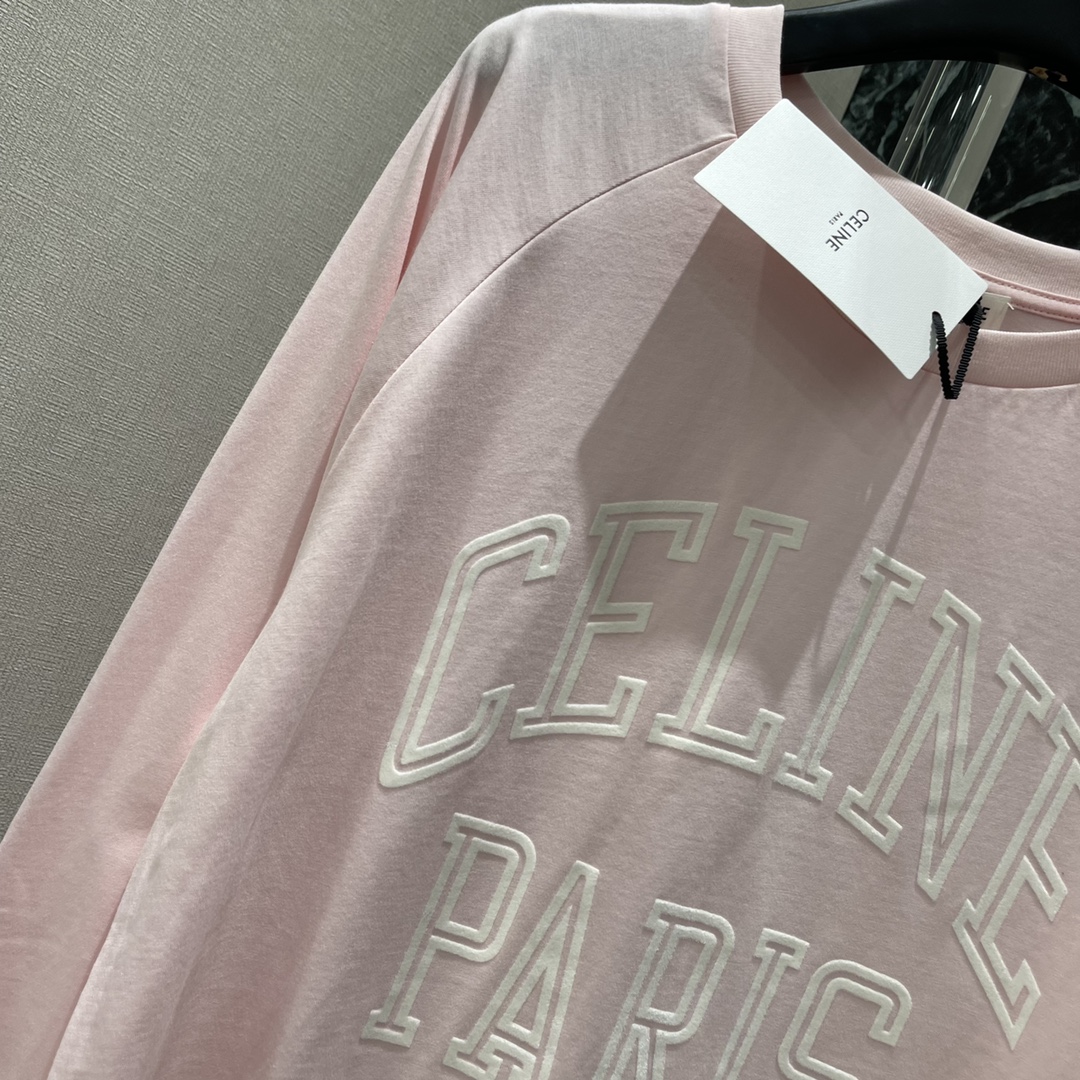 CE 25秋冬新款 字母印花长袖T恤 它以极简廓形勾勒松弛感，经典的字母印花采用立体压印工艺，在藏蓝或柔