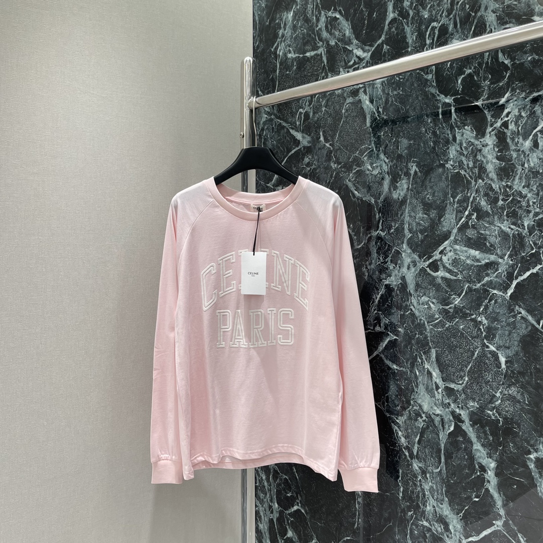 CE 25秋冬新款 字母印花长袖T恤 它以极简廓形勾勒松弛感，经典的字母印花采用立体压印工艺，在藏蓝或柔