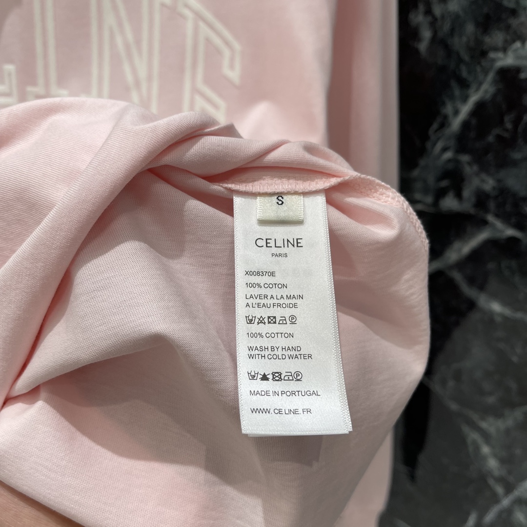 CE 25秋冬新款 字母印花长袖T恤 它以极简廓形勾勒松弛感，经典的字母印花采用立体压印工艺，在藏蓝或柔