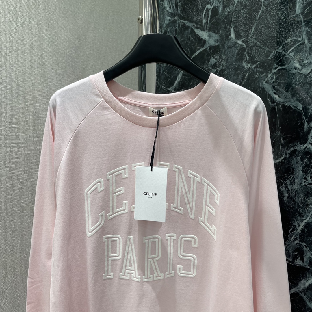 CE 25秋冬新款 字母印花长袖T恤 它以极简廓形勾勒松弛感，经典的字母印花采用立体压印工艺，在藏蓝或柔