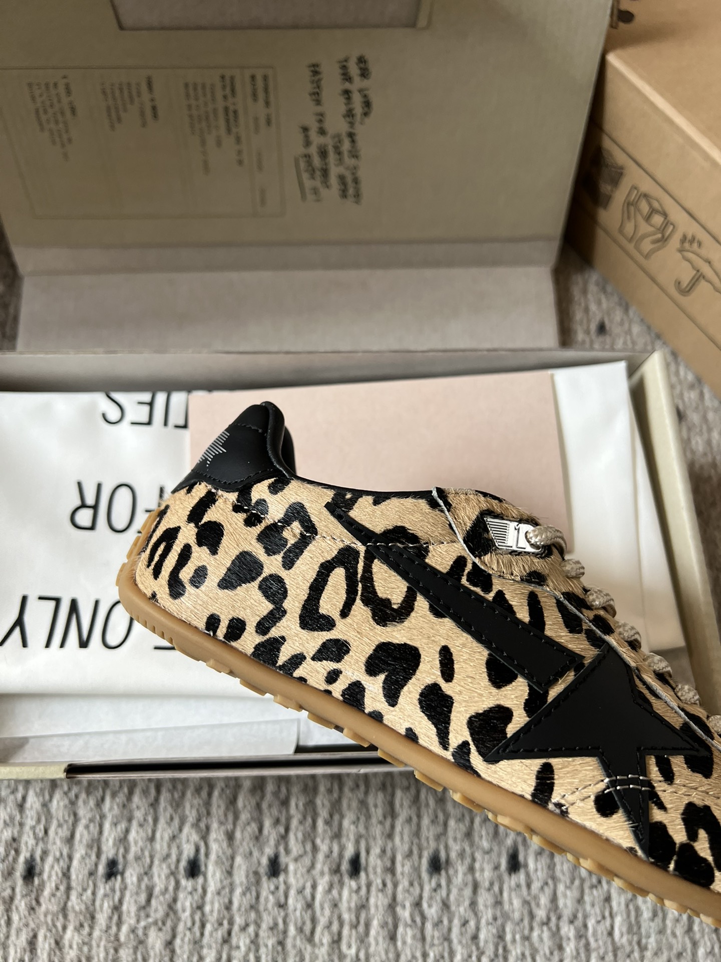 Golden Goose Marathon Sneakers: Retro Style, Modern Comfort - Size 35-44 7 i1758353536 1669 5