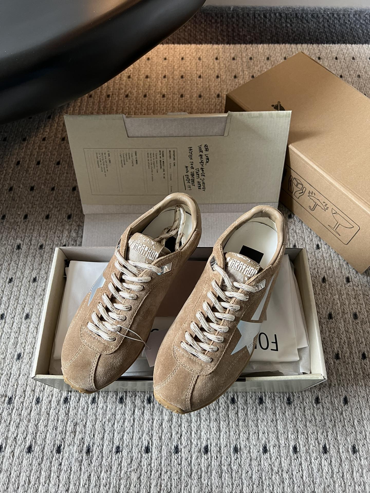 Golden Goose Marathon Leather Sneakers: Retro Style & Modern Comfort 3 i1758353571 5441 1