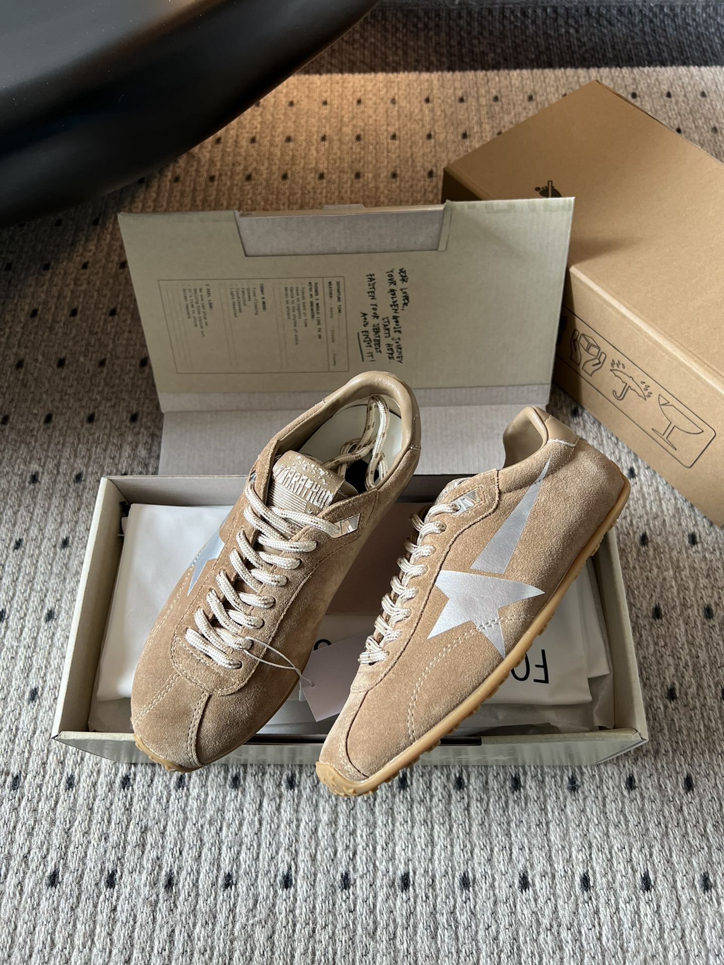 Golden Goose Marathon Leather Sneakers: Retro Style & Modern Comfort 4 i1758353571 8296 2